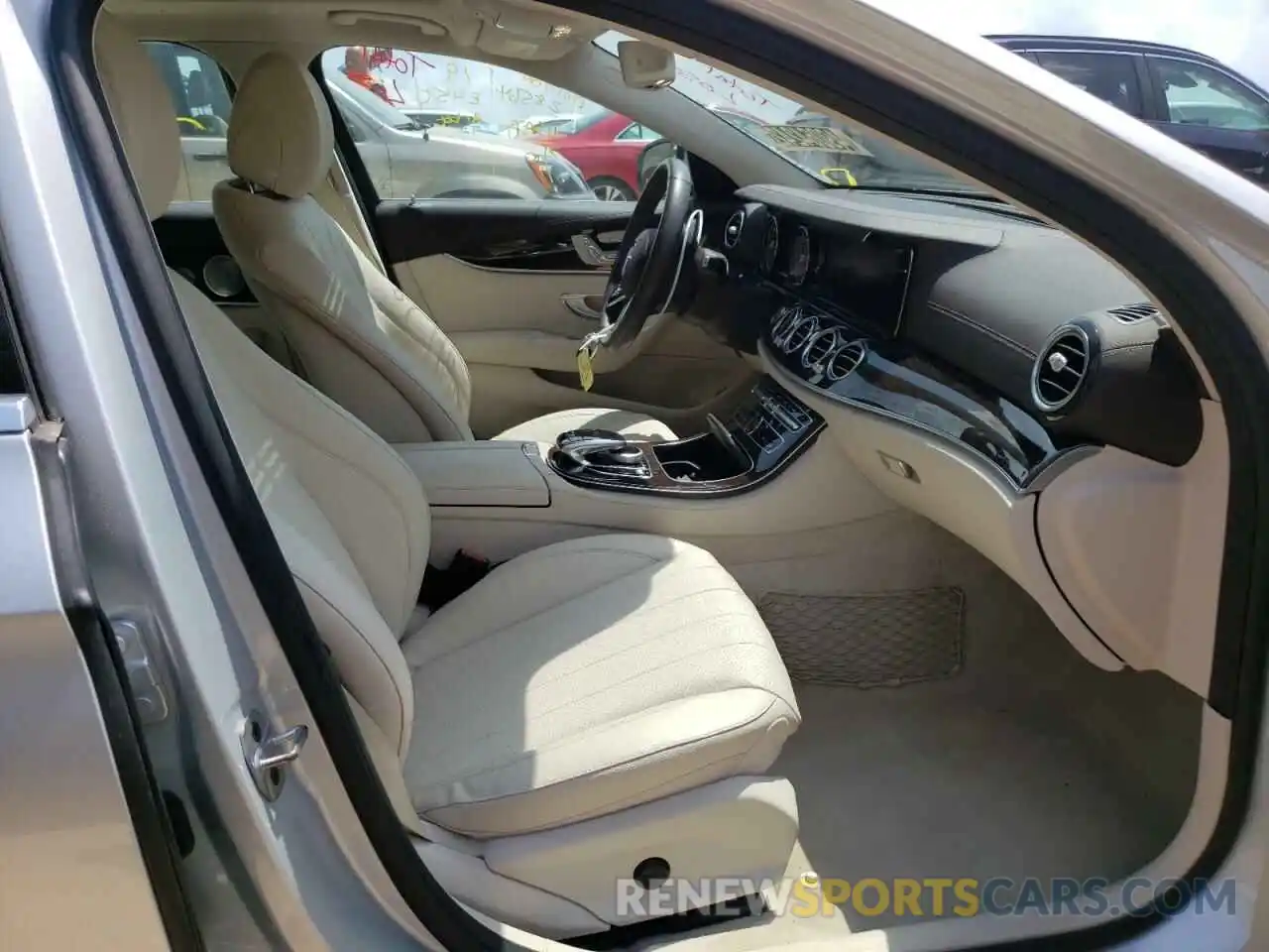 5 Photograph of a damaged car WDDZH6JB1KA598959 MERCEDES-BENZ E-CLASS 2019