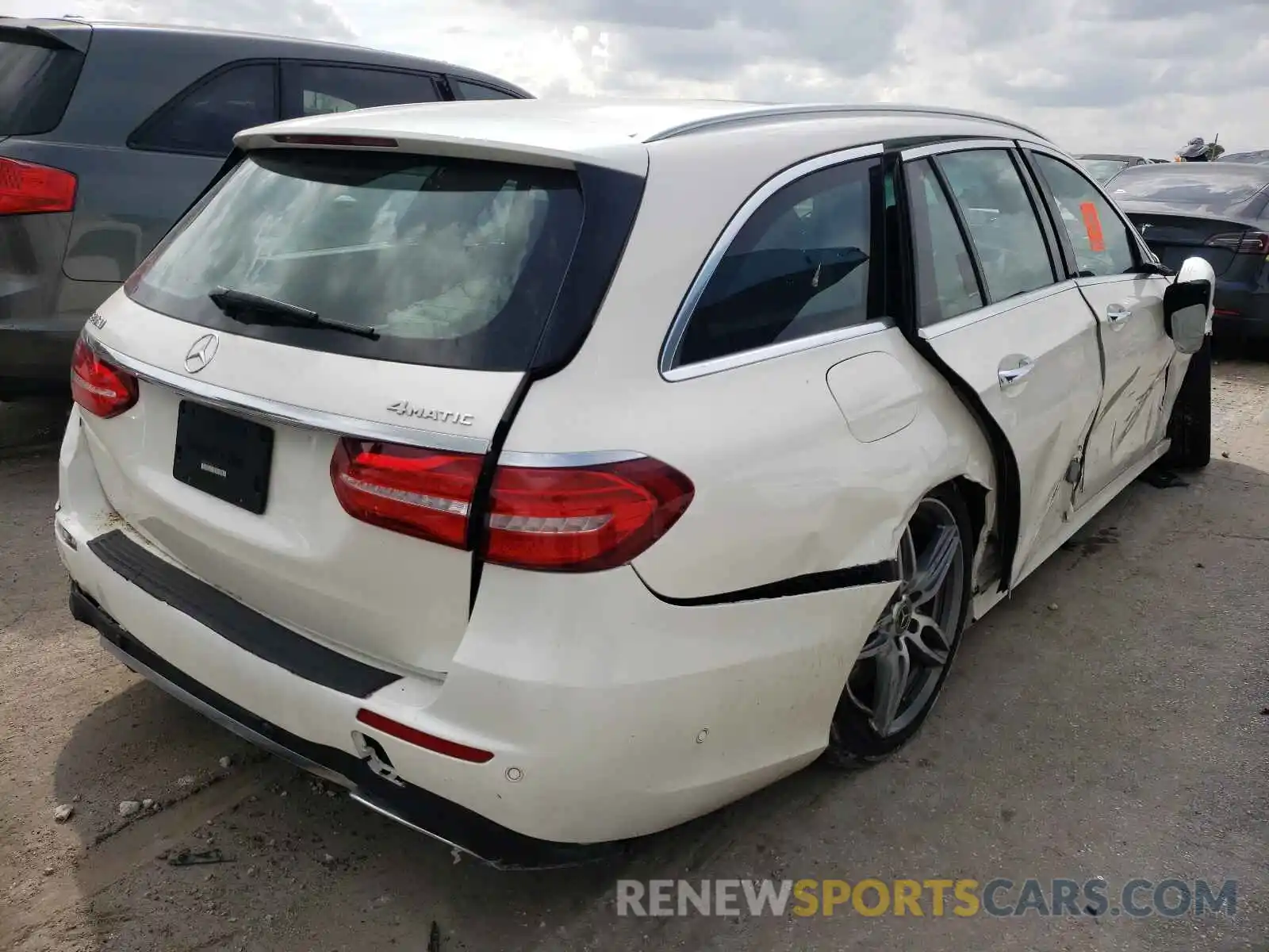 4 Photograph of a damaged car WDDZH6JB2KA522313 MERCEDES-BENZ E-CLASS 2019