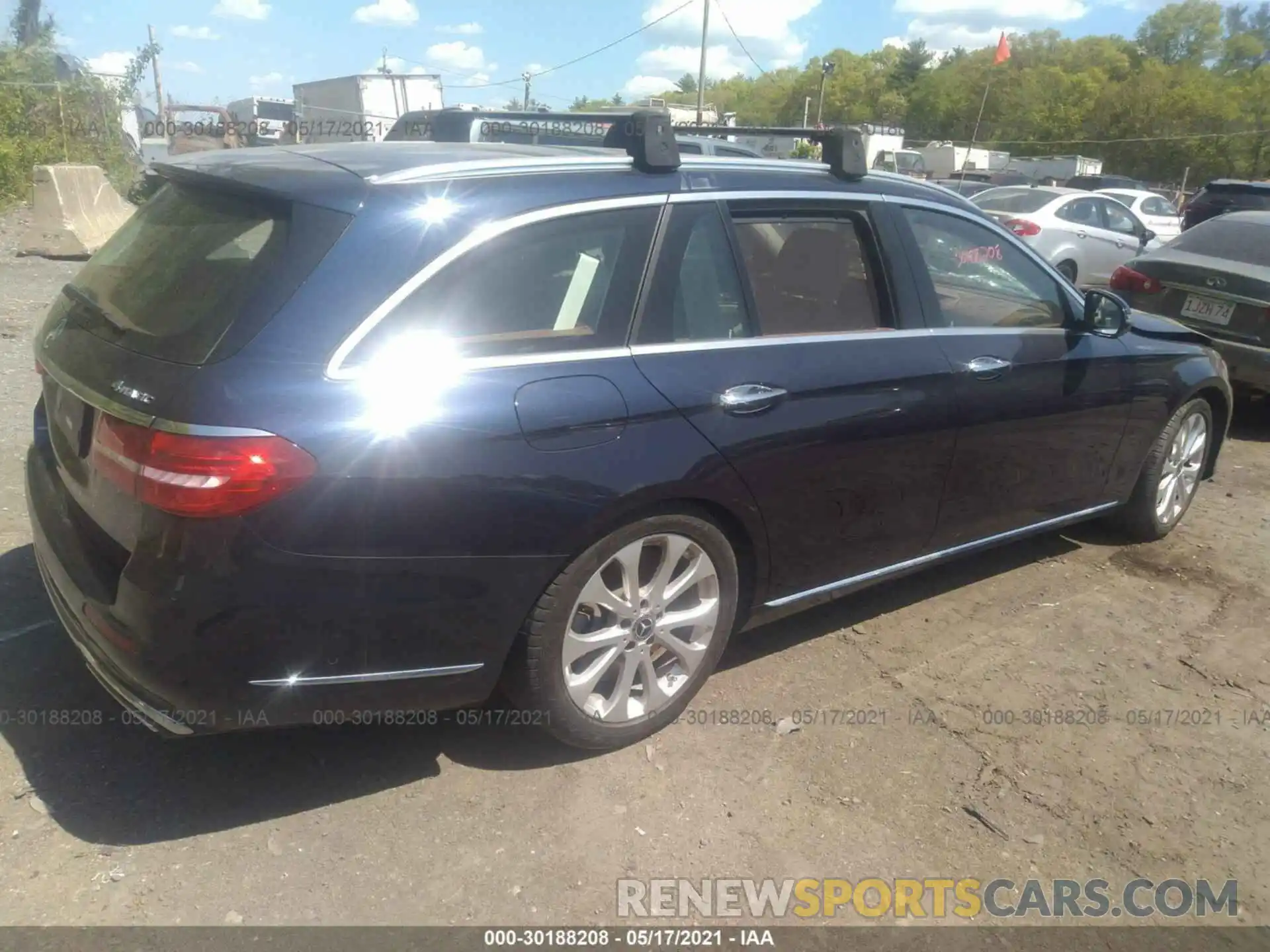 4 Photograph of a damaged car WDDZH6JB2KA584391 MERCEDES-BENZ E-CLASS 2019