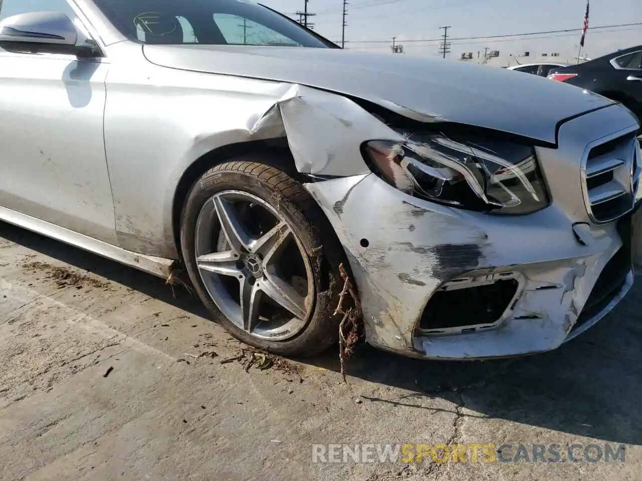 9 Photograph of a damaged car WDDZH6JB2KA637137 MERCEDES-BENZ E-CLASS 2019