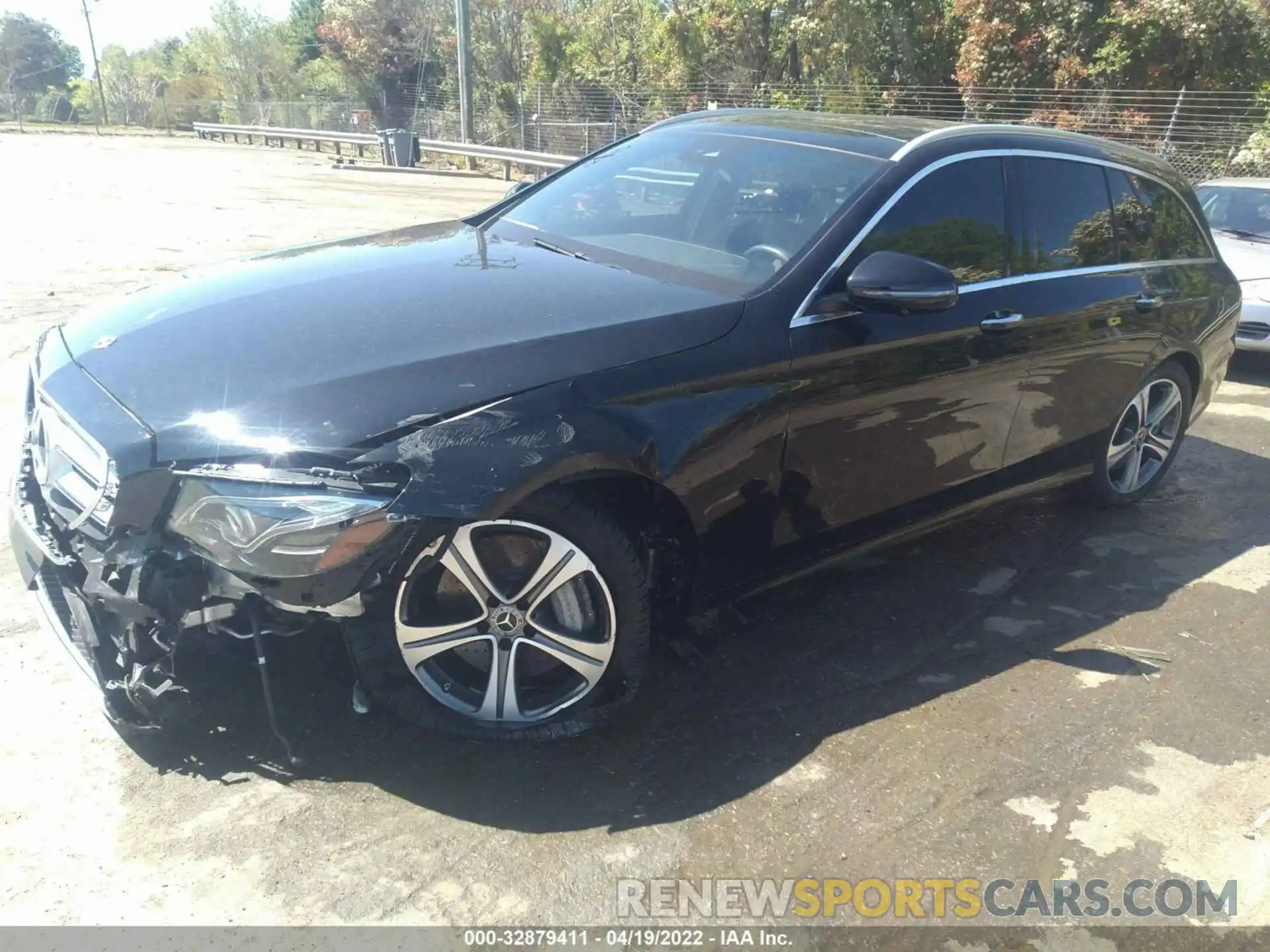 2 Photograph of a damaged car WDDZH6JB5KA660508 MERCEDES-BENZ E-CLASS 2019