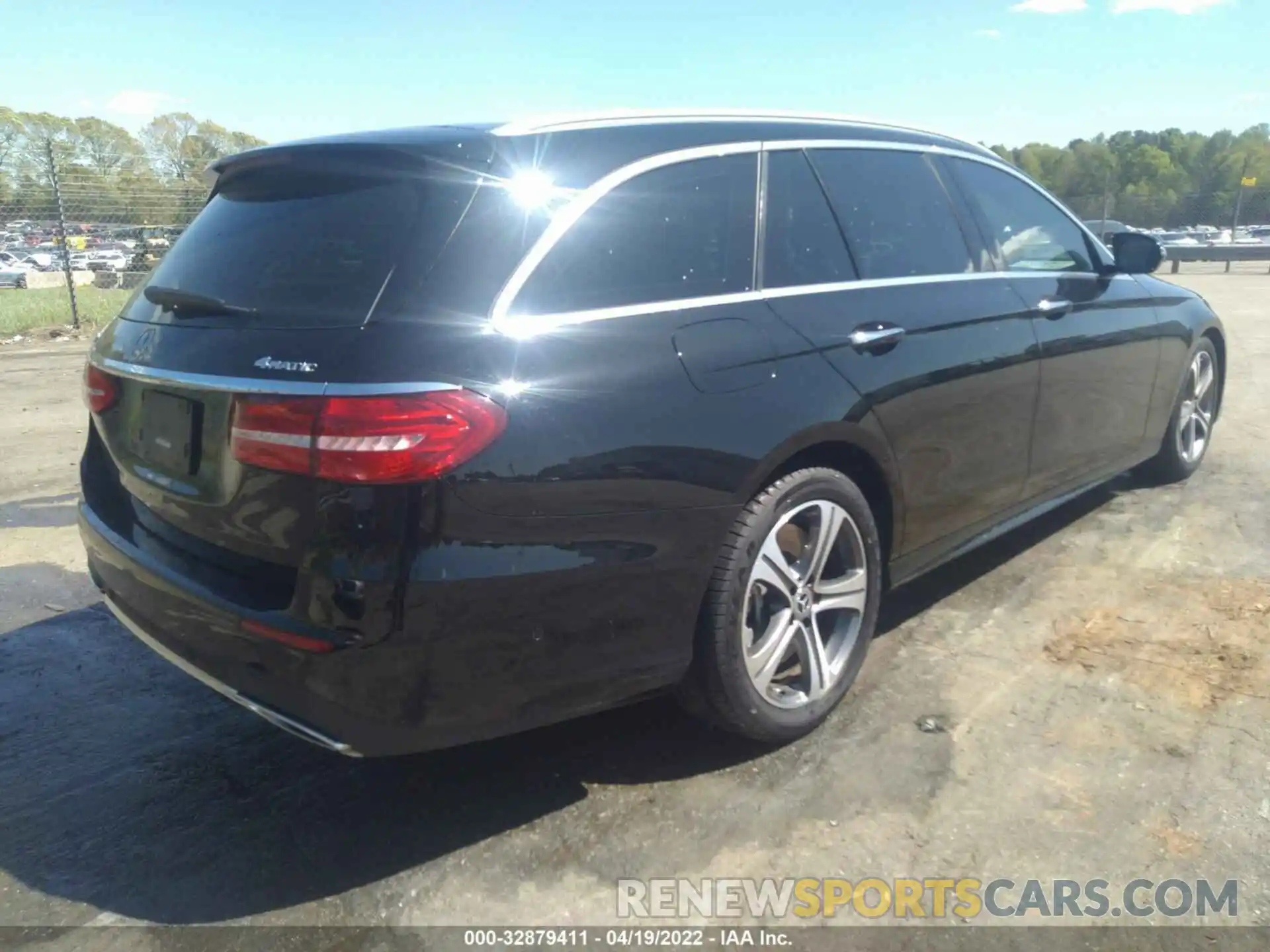 4 Photograph of a damaged car WDDZH6JB5KA660508 MERCEDES-BENZ E-CLASS 2019