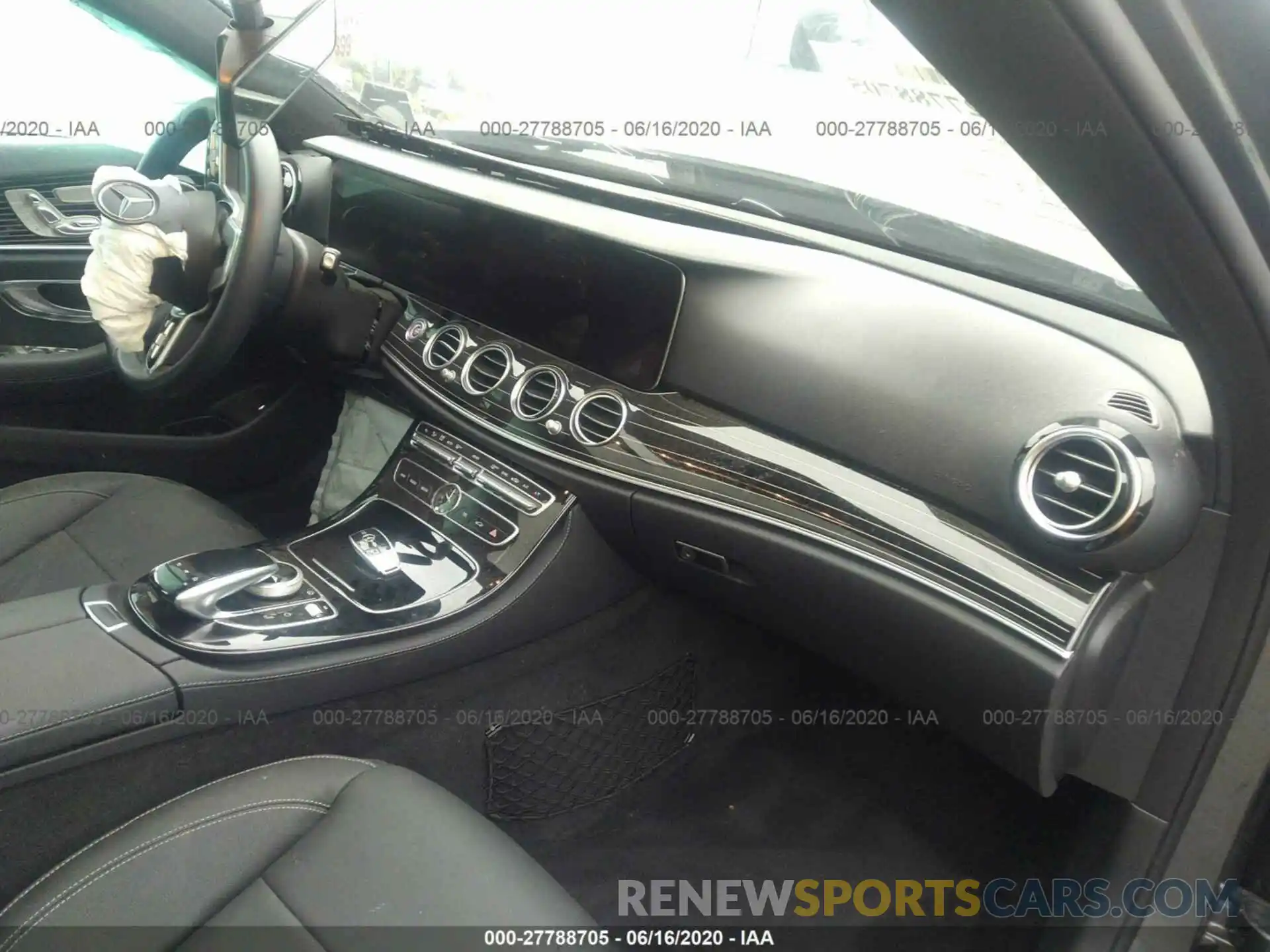 5 Photograph of a damaged car WDDZH6JB5KA690494 MERCEDES-BENZ E-CLASS 2019