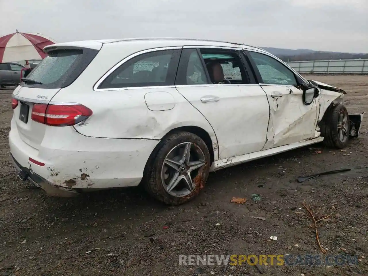 3 Photograph of a damaged car WDDZH6JBXKA547850 MERCEDES-BENZ E-CLASS 2019