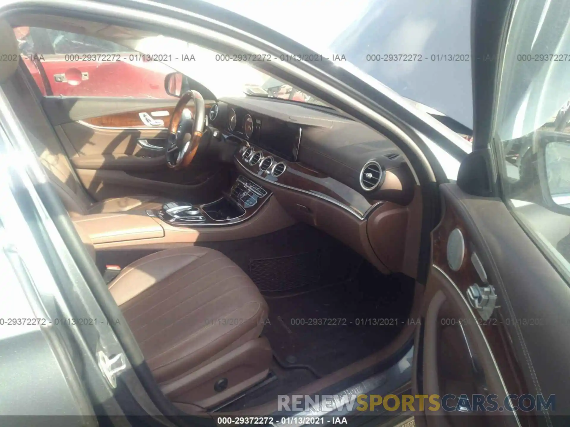 5 Photograph of a damaged car WDDZH6JBXKA619596 MERCEDES-BENZ E-CLASS 2019