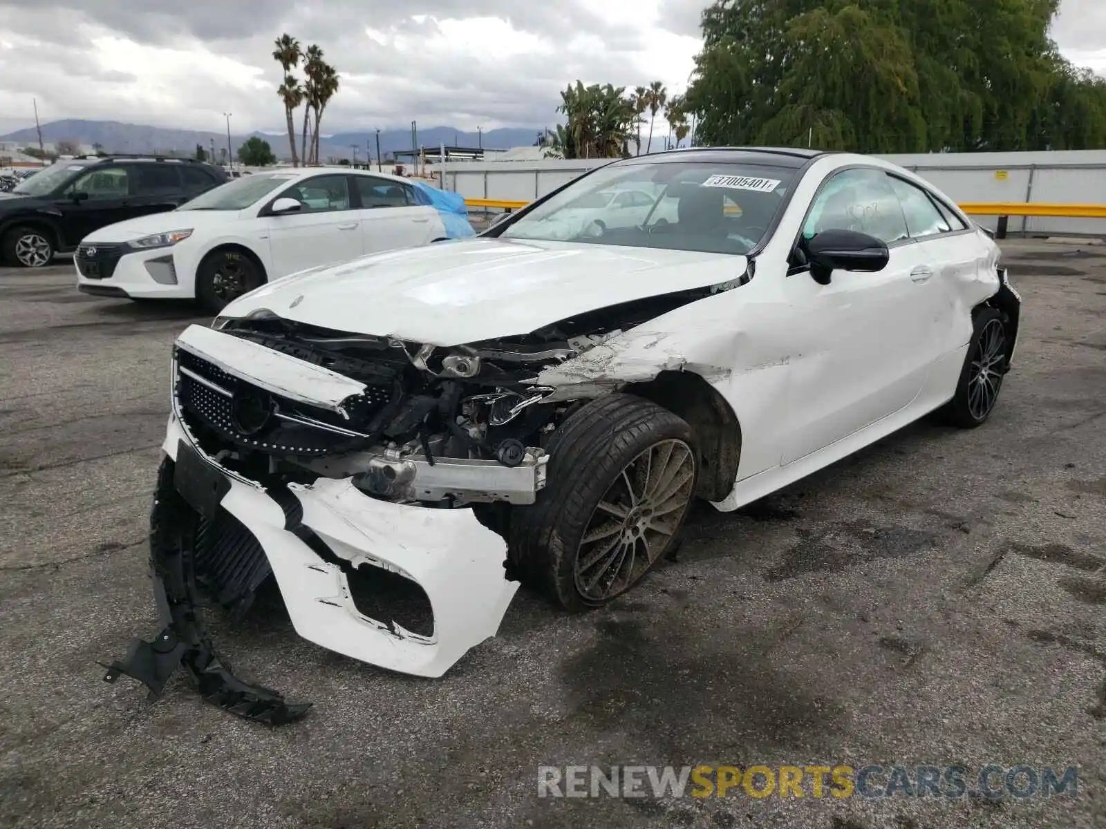 2 Photograph of a damaged car W1K1J6HB5LF144399 MERCEDES-BENZ E CLASS 2020