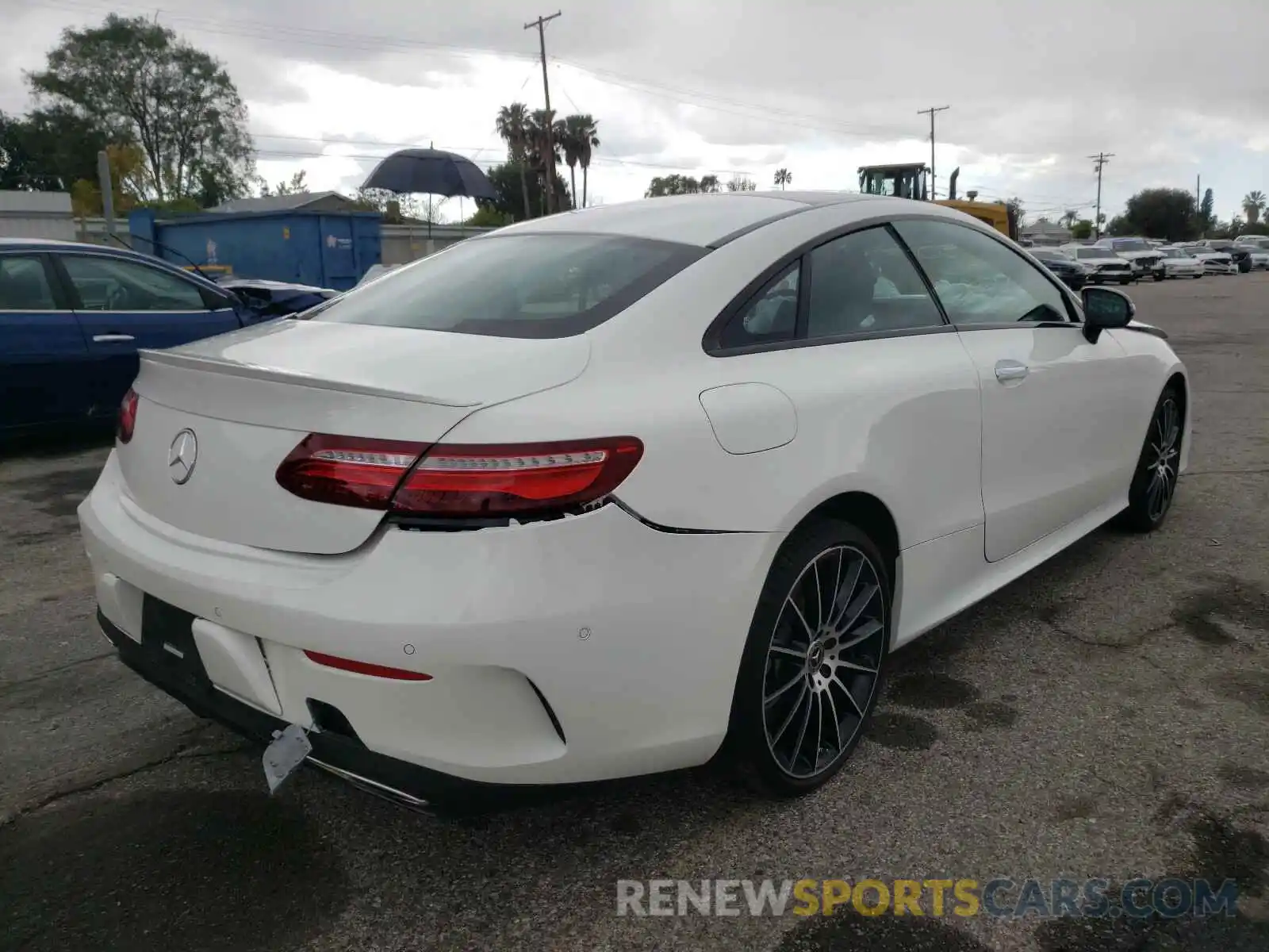 4 Photograph of a damaged car W1K1J6HB5LF144399 MERCEDES-BENZ E CLASS 2020