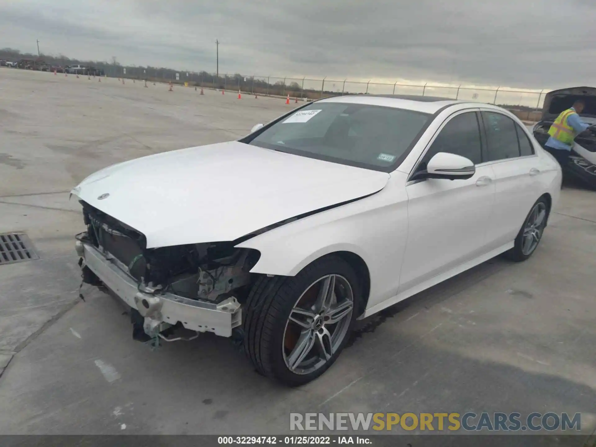 2 Photograph of a damaged car W1KZF6JB1LA821542 MERCEDES-BENZ E-CLASS 2020