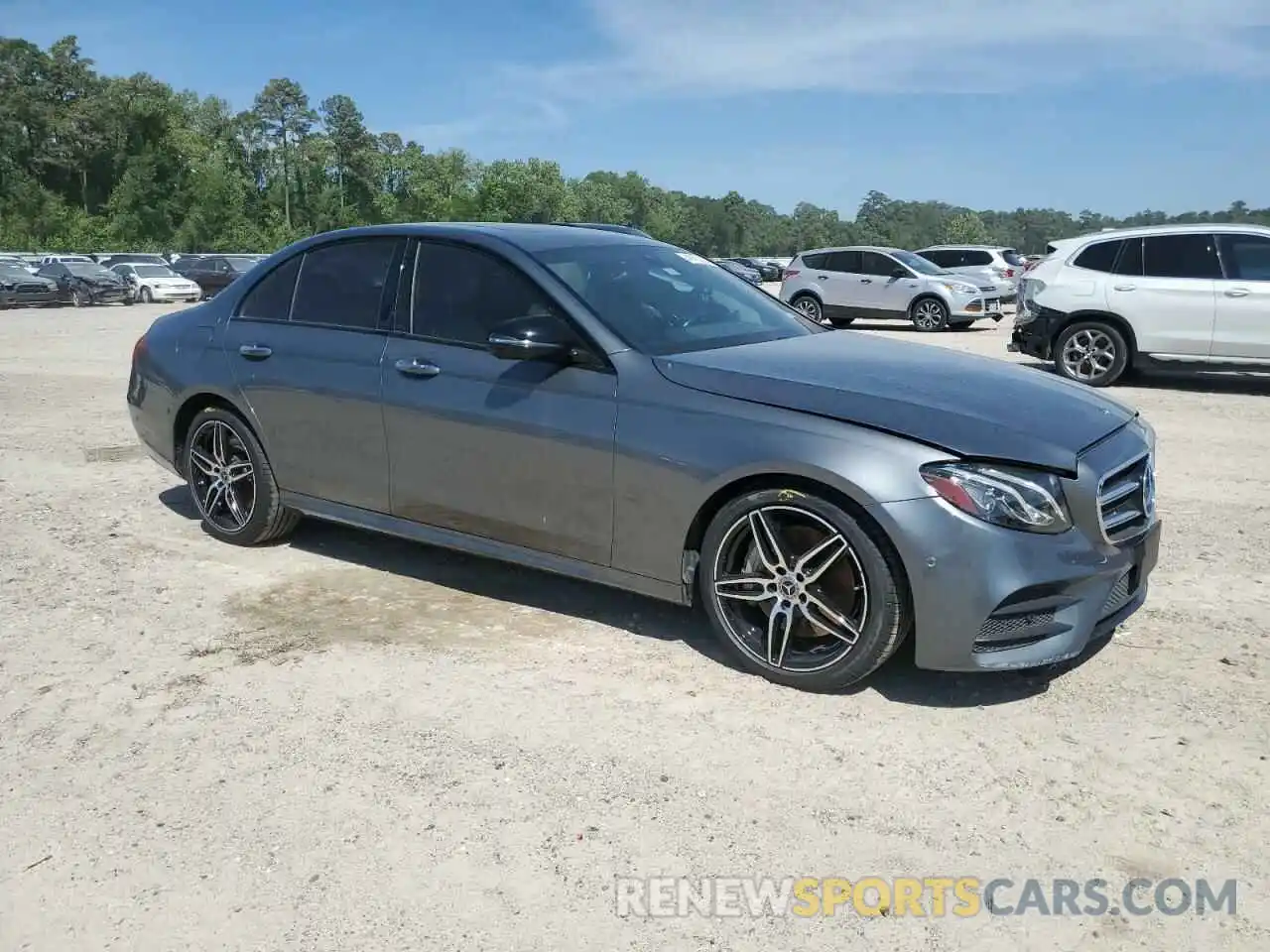 4 Photograph of a damaged car WDDZF6JB5LA698960 MERCEDES-BENZ E-CLASS 2020