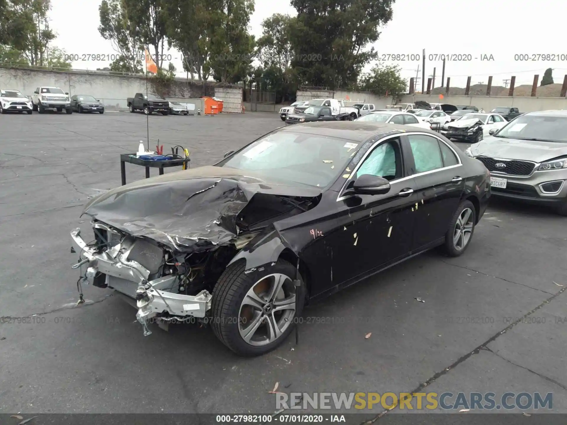 2 Photograph of a damaged car WDDZF8DB0LA701609 MERCEDES-BENZ E-CLASS 2020