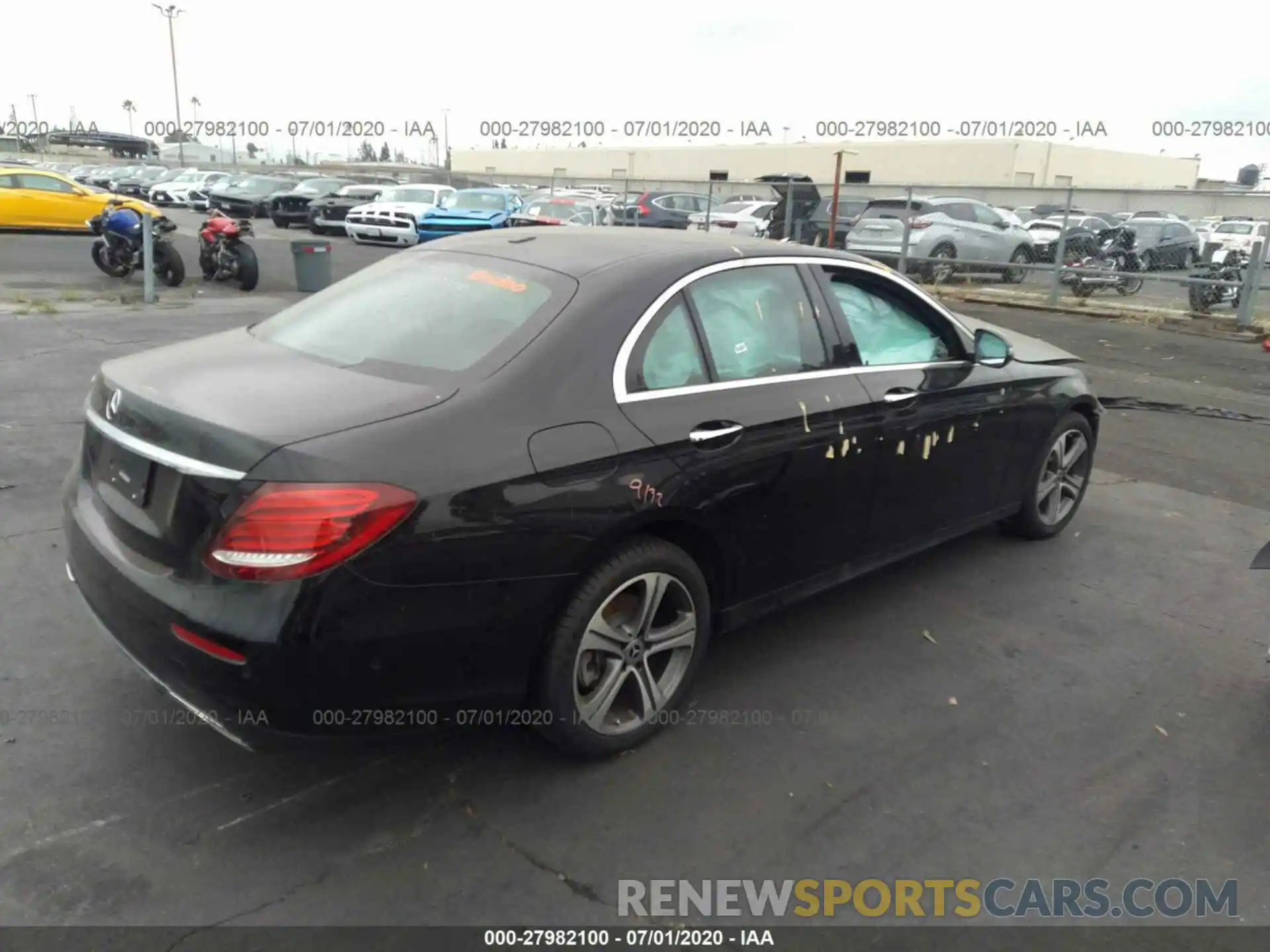 4 Photograph of a damaged car WDDZF8DB0LA701609 MERCEDES-BENZ E-CLASS 2020