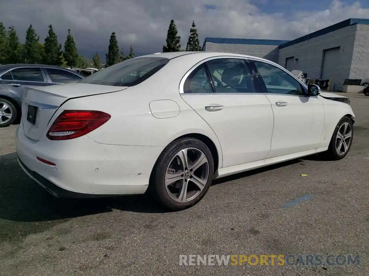 3 Photograph of a damaged car WDDZF8DB0LA727921 MERCEDES-BENZ E-CLASS 2020