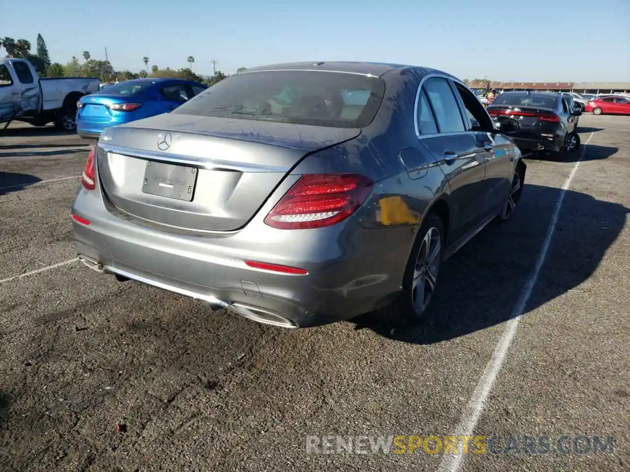 4 Photograph of a damaged car WDDZF8DB0LA732701 MERCEDES-BENZ E-CLASS 2020