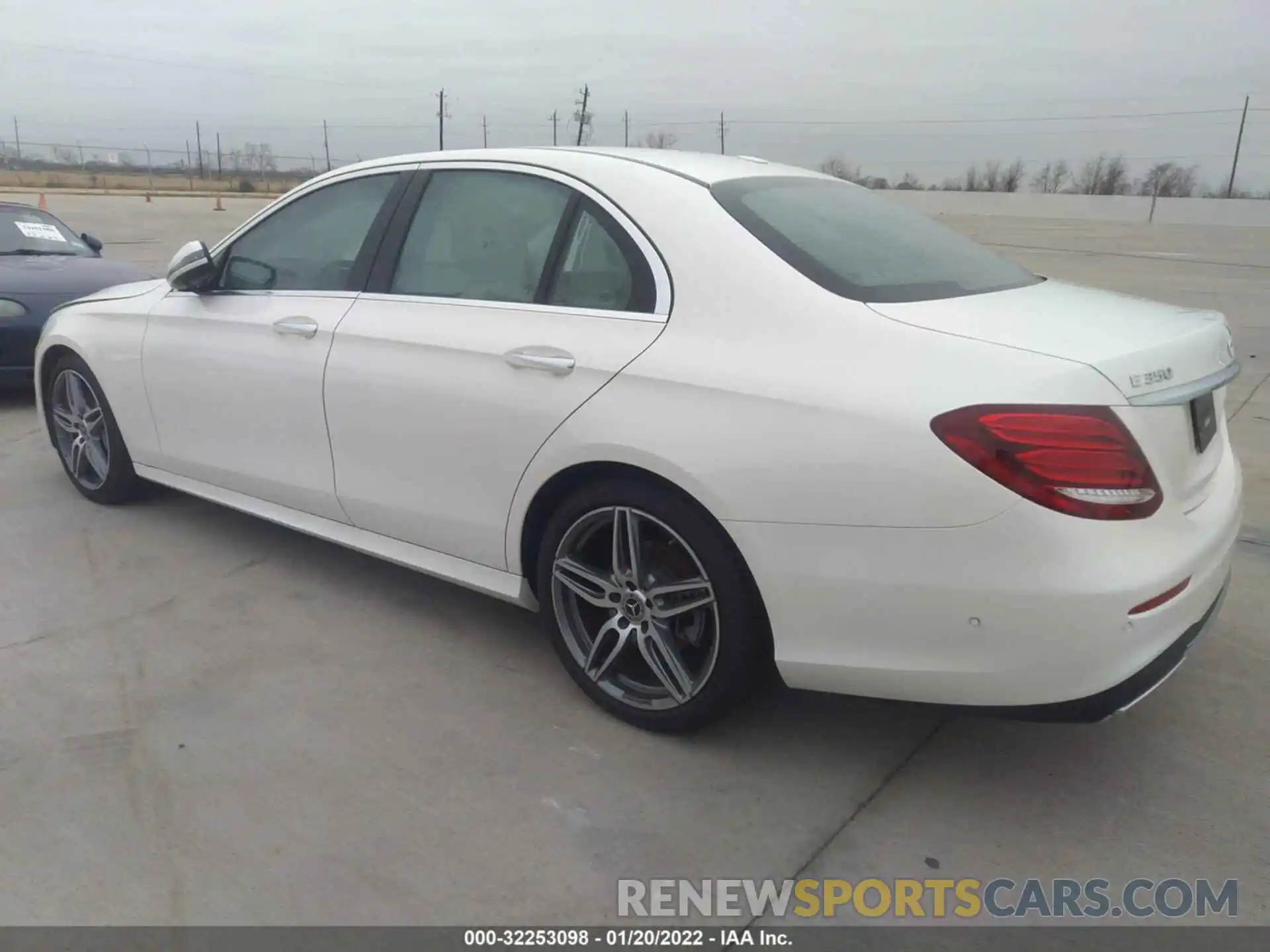 3 Photograph of a damaged car WDDZF8DB0LA743505 MERCEDES-BENZ E-CLASS 2020