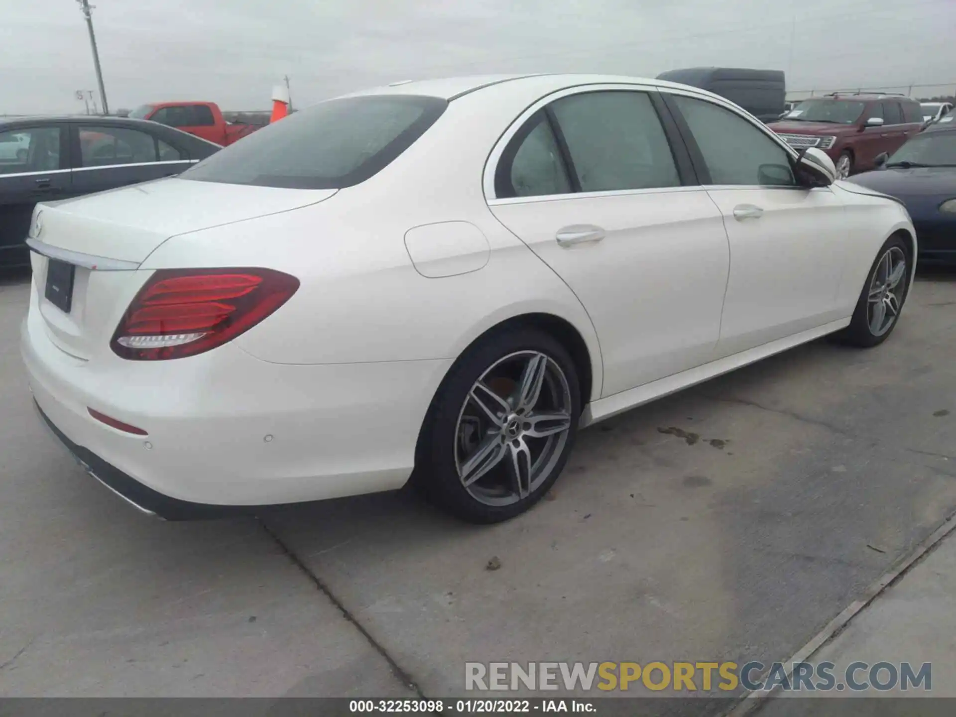 4 Photograph of a damaged car WDDZF8DB0LA743505 MERCEDES-BENZ E-CLASS 2020