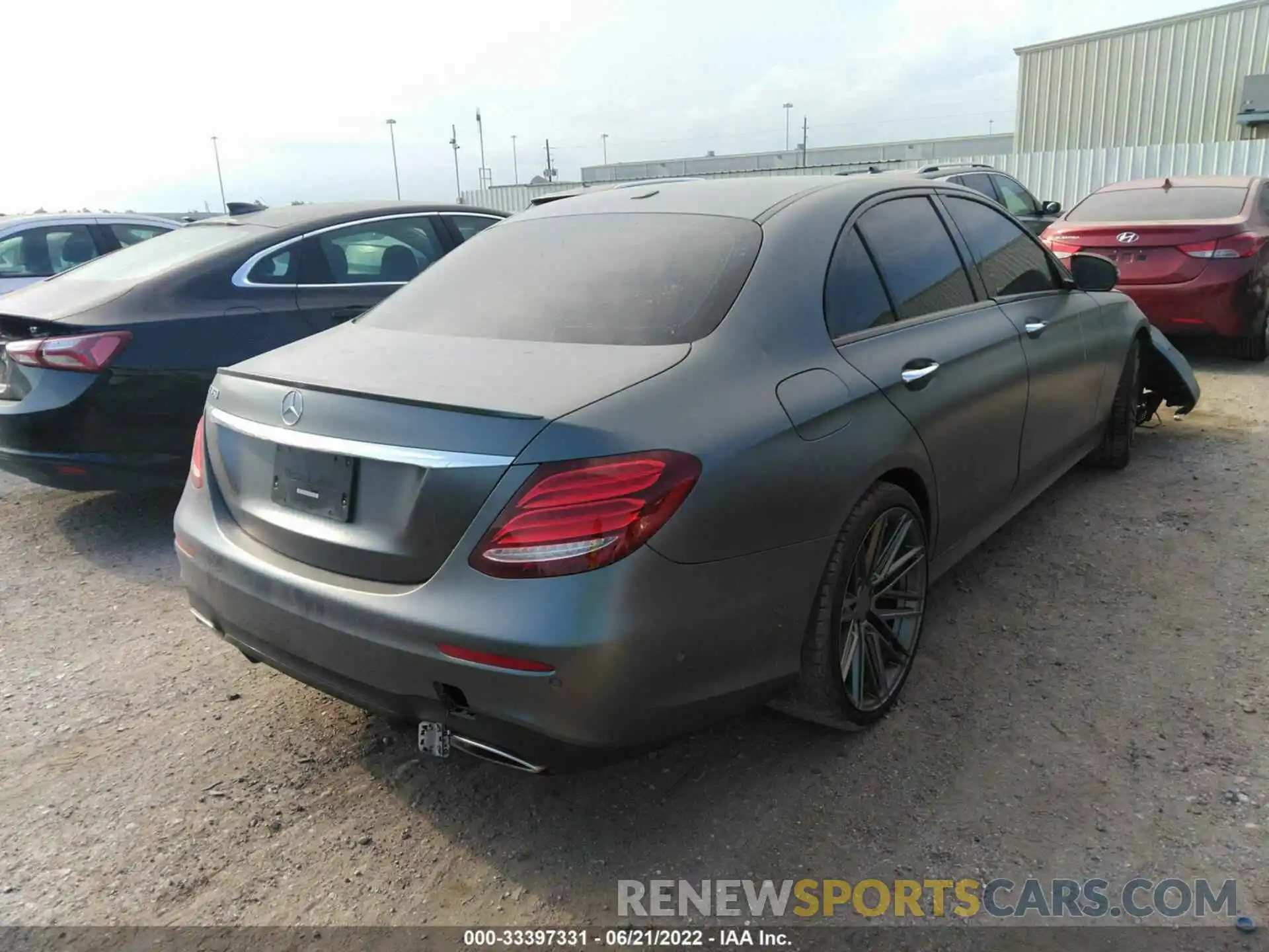 4 Photograph of a damaged car WDDZF8DB0LA752446 MERCEDES-BENZ E-CLASS 2020