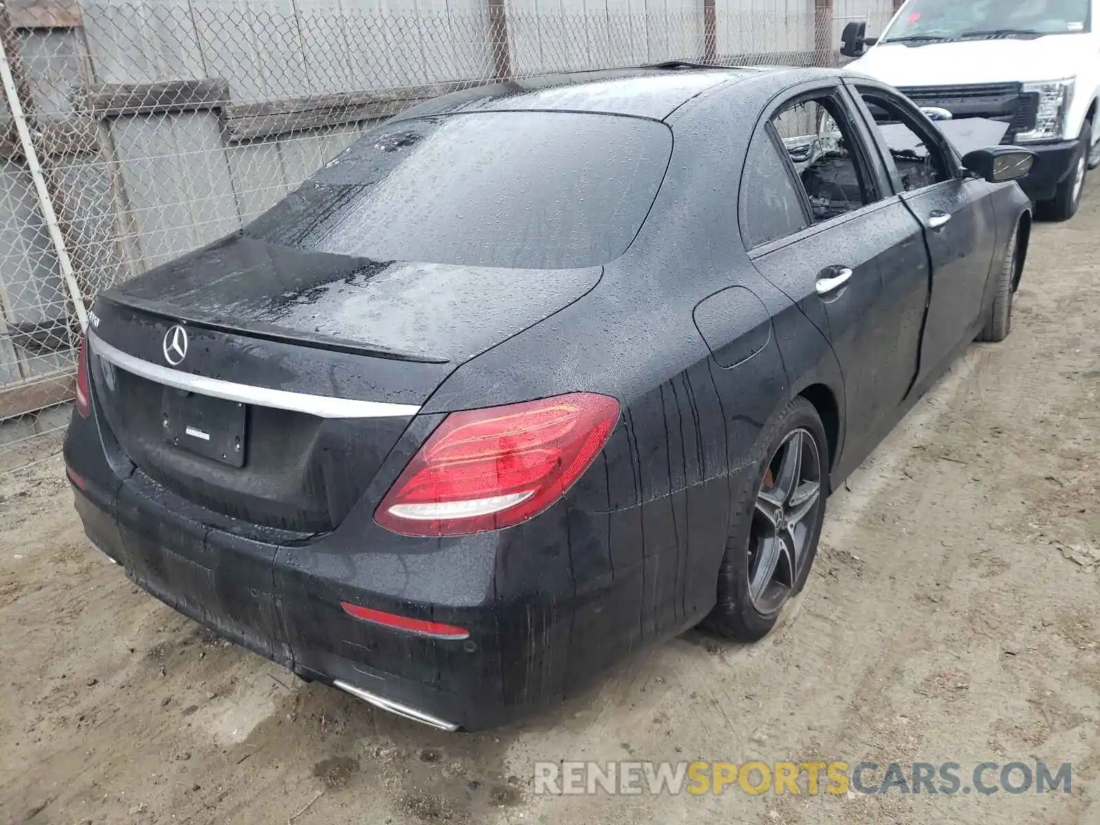 4 Photograph of a damaged car WDDZF8DB0LA752561 MERCEDES-BENZ E-CLASS 2020