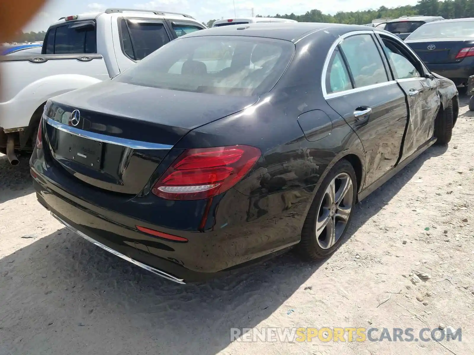 4 Photograph of a damaged car WDDZF8DB1LA735395 MERCEDES-BENZ E CLASS 2020