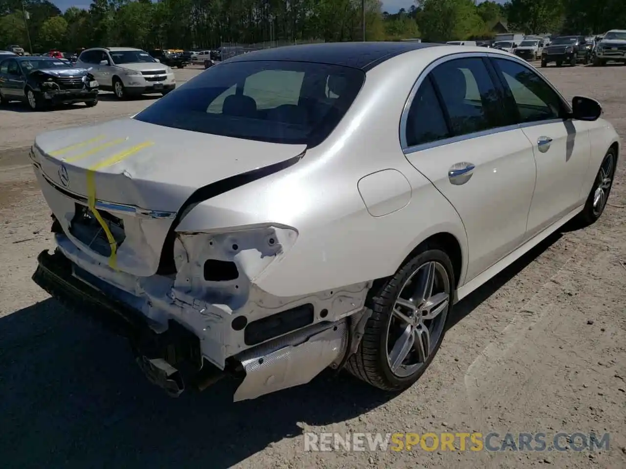 4 Photograph of a damaged car WDDZF8DB2LA733557 MERCEDES-BENZ E-CLASS 2020