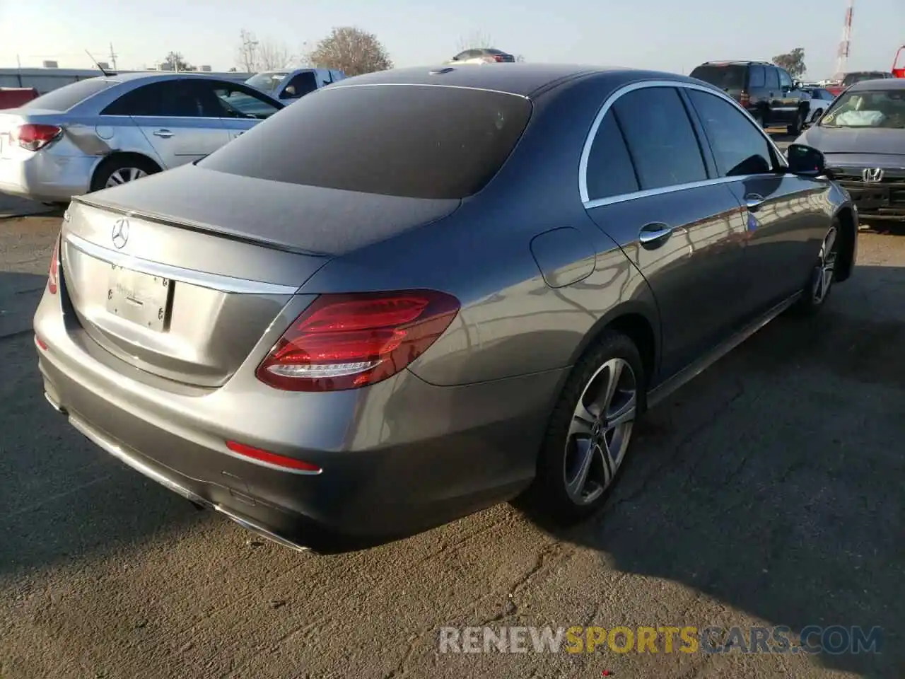 4 Photograph of a damaged car WDDZF8DB3LA708392 MERCEDES-BENZ E-CLASS 2020