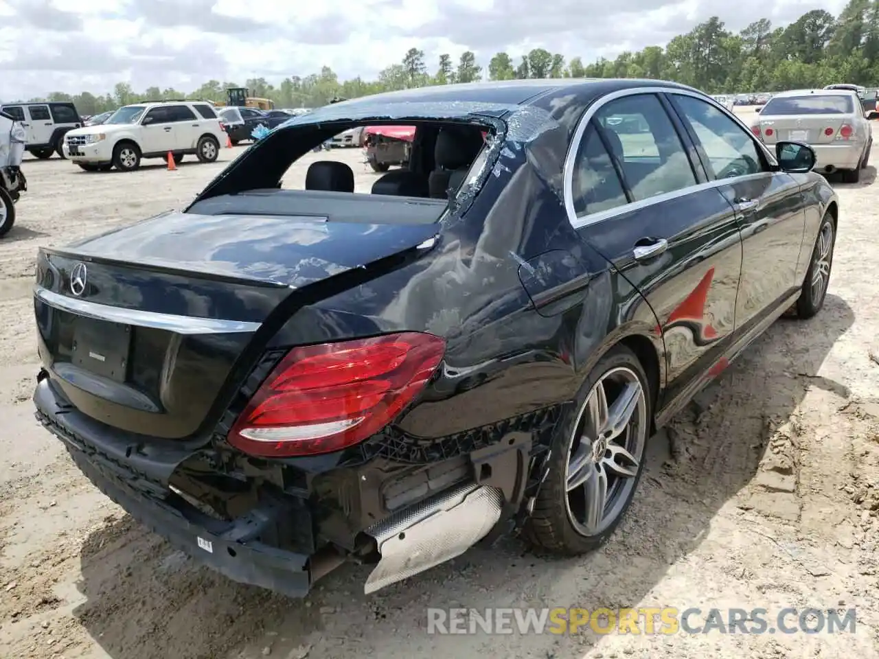 4 Photograph of a damaged car WDDZF8DB3LA709994 MERCEDES-BENZ E-CLASS 2020