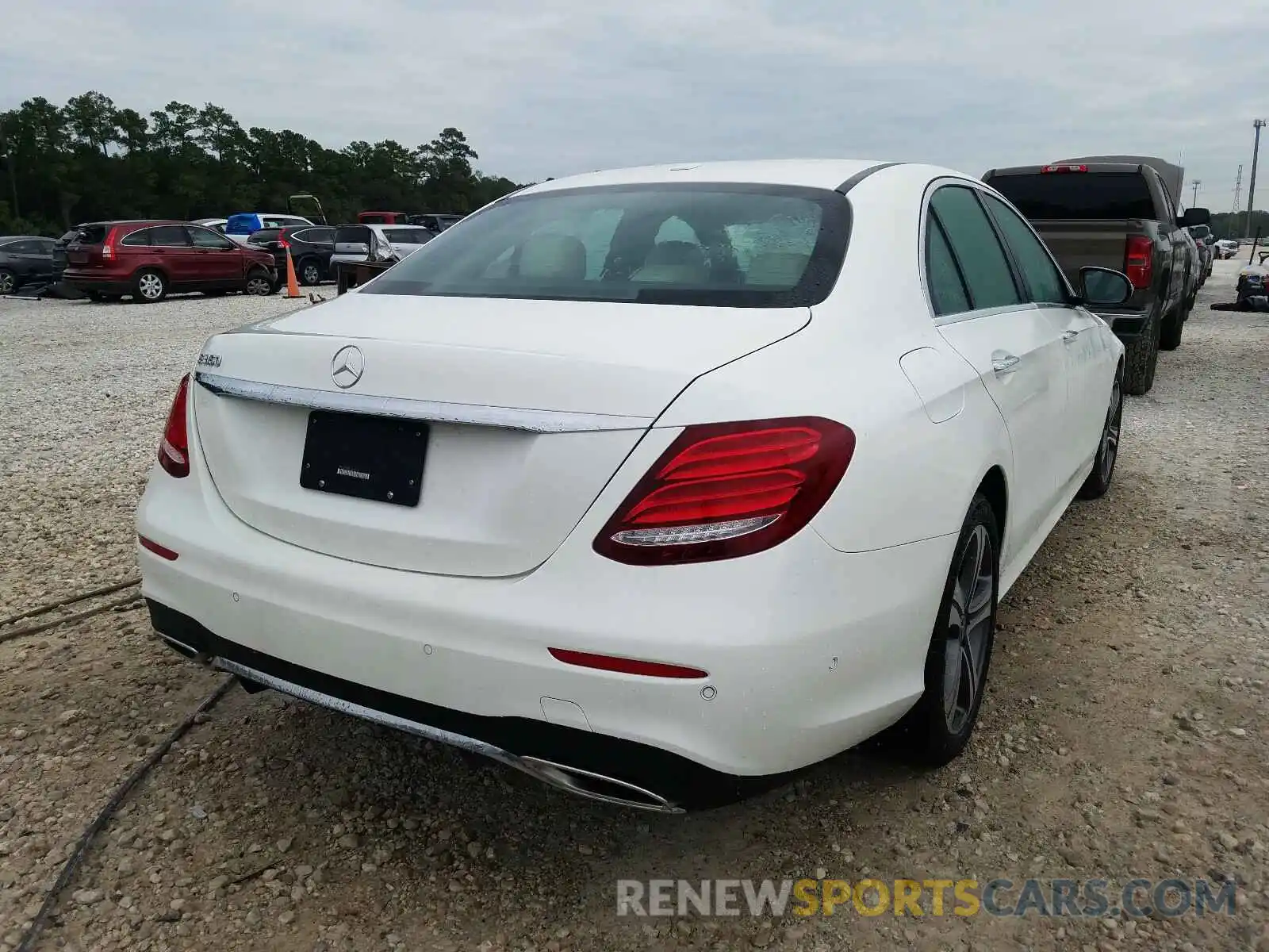 4 Photograph of a damaged car WDDZF8DB3LA756099 MERCEDES-BENZ E CLASS 2020