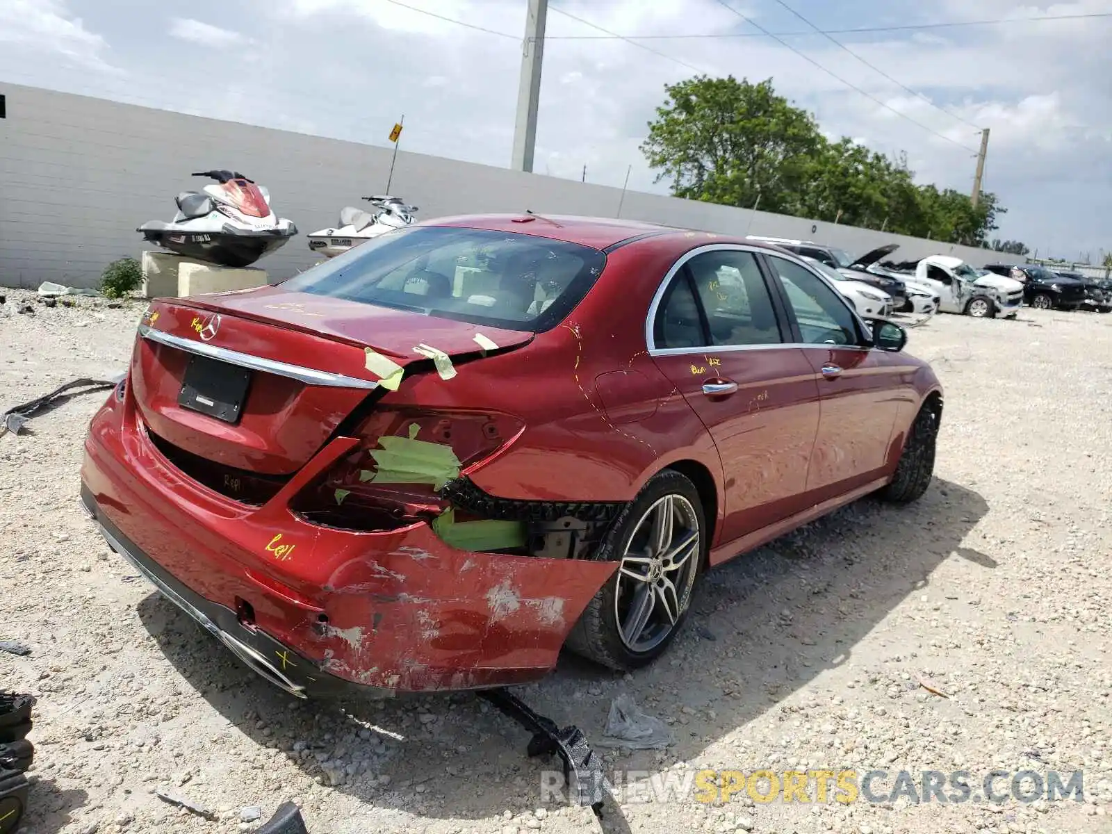 4 Photograph of a damaged car WDDZF8DB4LA753261 MERCEDES-BENZ E-CLASS 2020