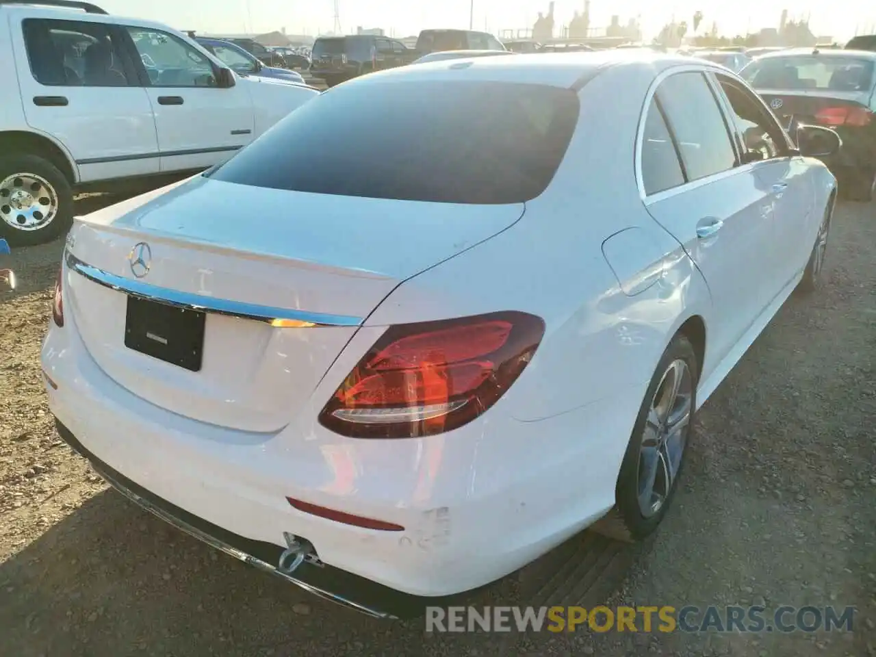 4 Photograph of a damaged car WDDZF8DB6LA704000 MERCEDES-BENZ E-CLASS 2020