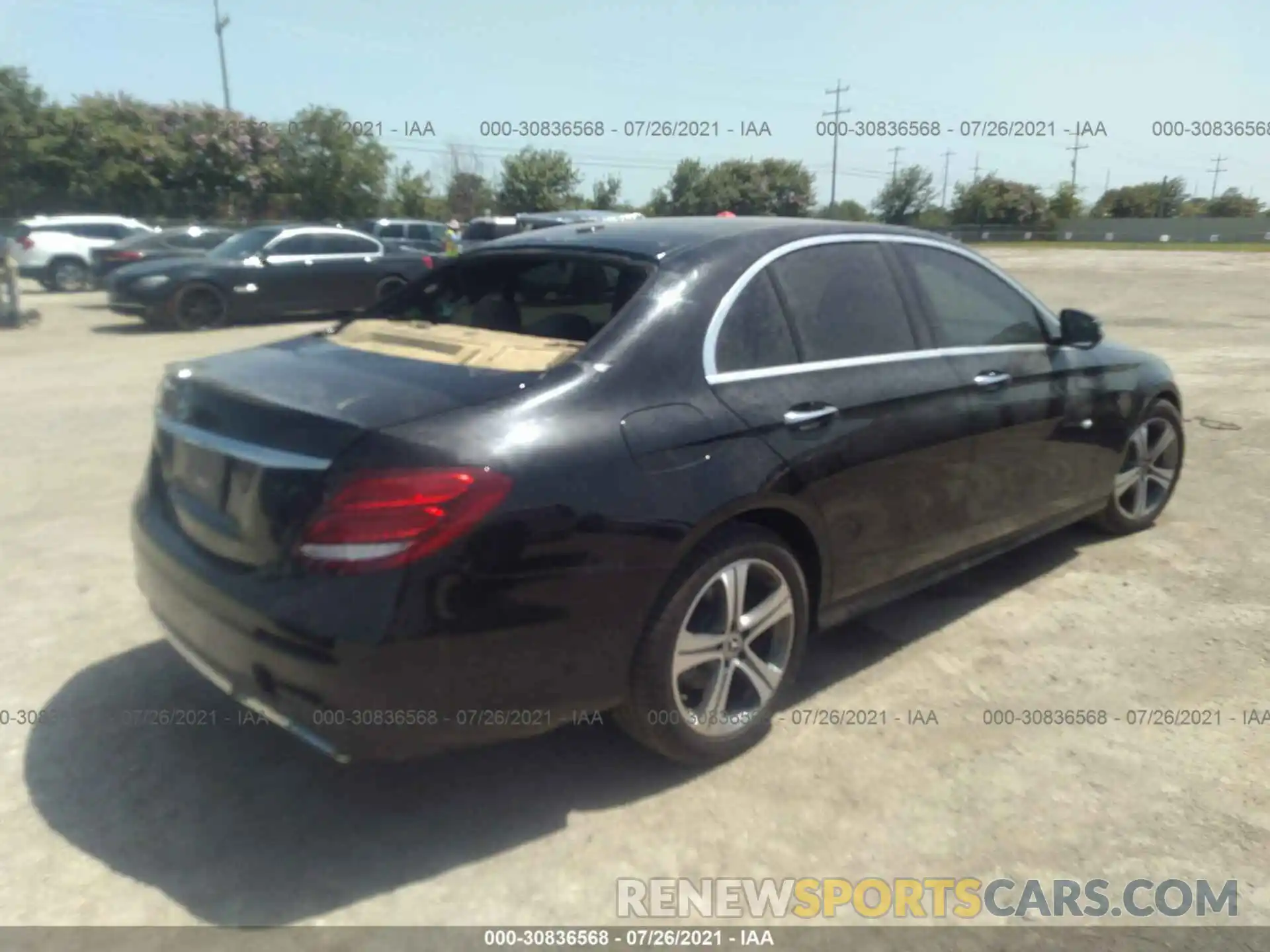 4 Photograph of a damaged car WDDZF8DB6LA720455 MERCEDES-BENZ E-CLASS 2020