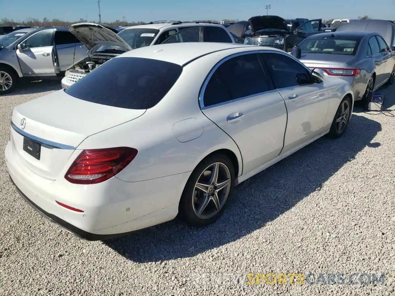 4 Photograph of a damaged car WDDZF8DB7LA703132 MERCEDES-BENZ E-CLASS 2020