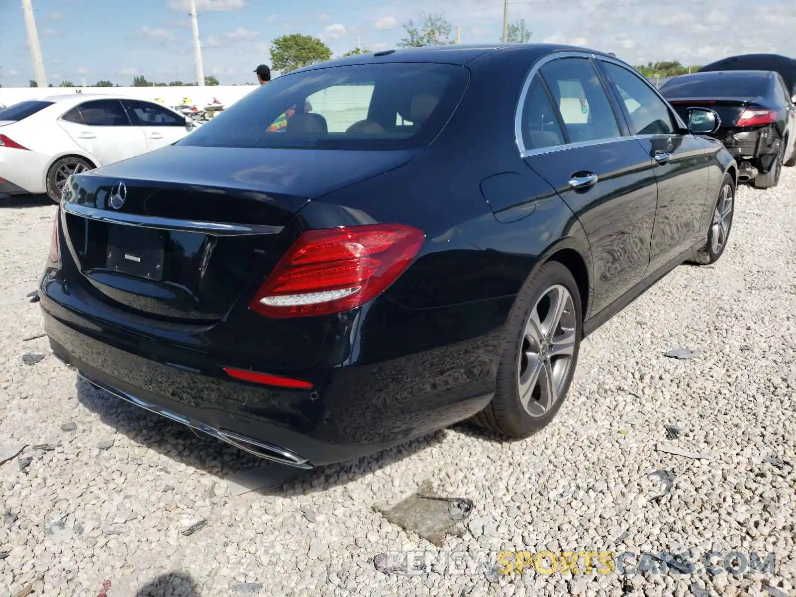 4 Photograph of a damaged car WDDZF8DB7LA710355 MERCEDES-BENZ E-CLASS 2020