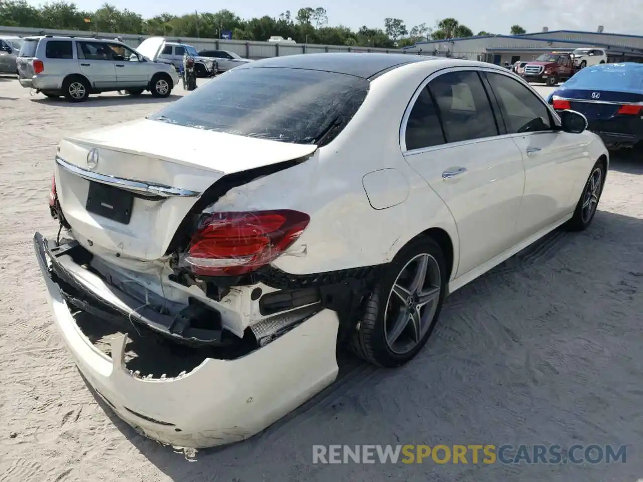 4 Photograph of a damaged car WDDZF8DB8LA711465 MERCEDES-BENZ E-CLASS 2020