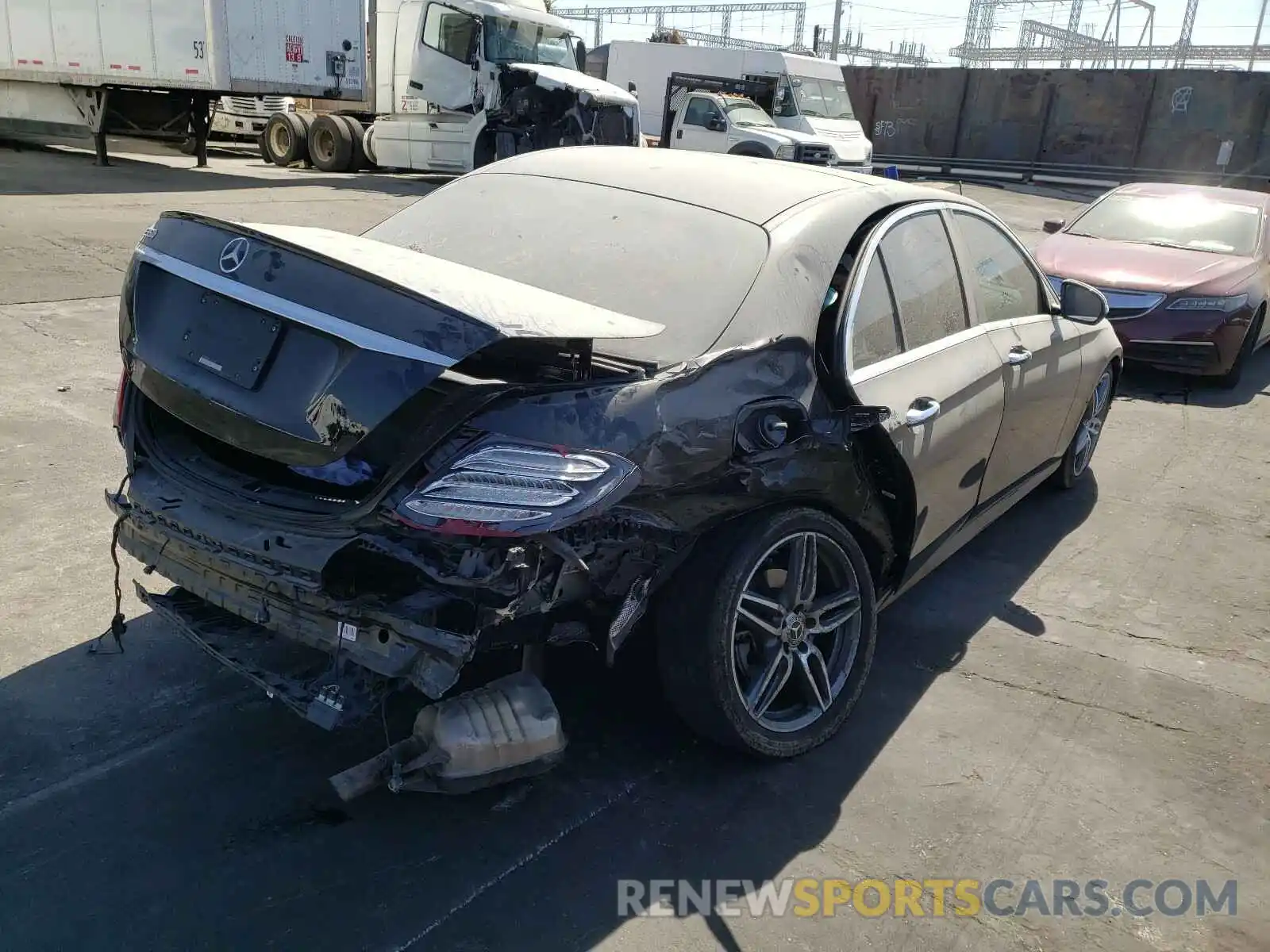 4 Photograph of a damaged car WDDZF8DB8LA727598 MERCEDES-BENZ E CLASS 2020