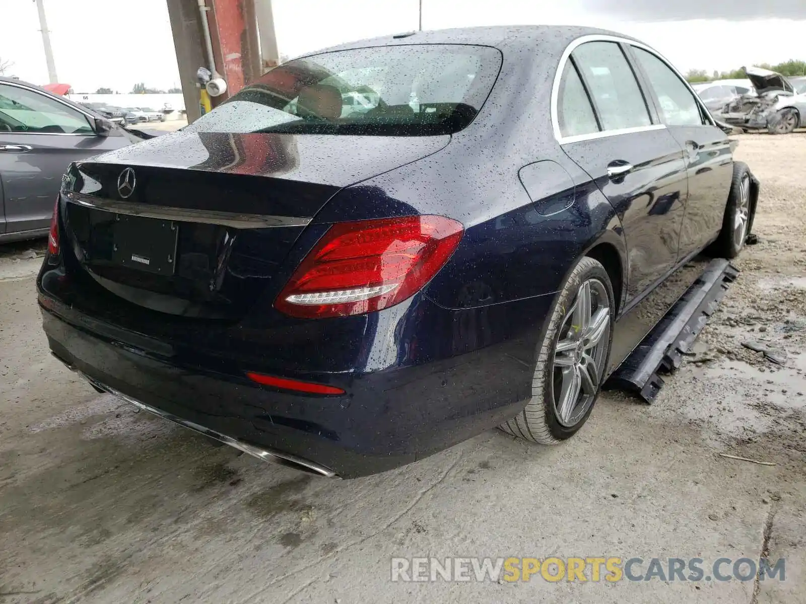 4 Photograph of a damaged car WDDZF8DB8LA751724 MERCEDES-BENZ E CLASS 2020