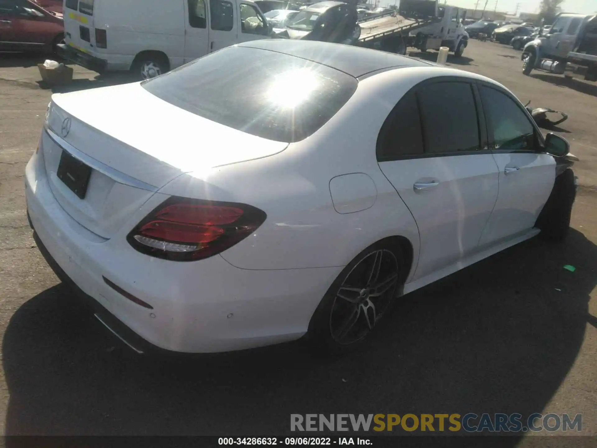 4 Photograph of a damaged car WDDZF8DB9LA724001 MERCEDES-BENZ E-CLASS 2020