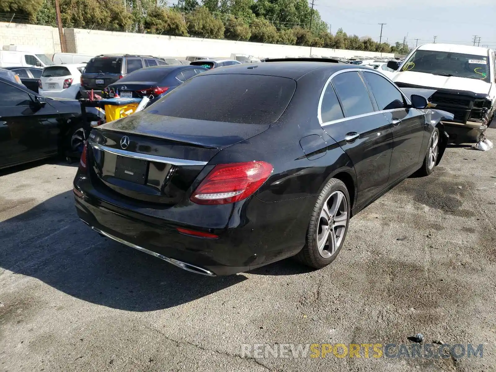 4 Photograph of a damaged car WDDZF8DBXLA735279 MERCEDES-BENZ E-CLASS 2020