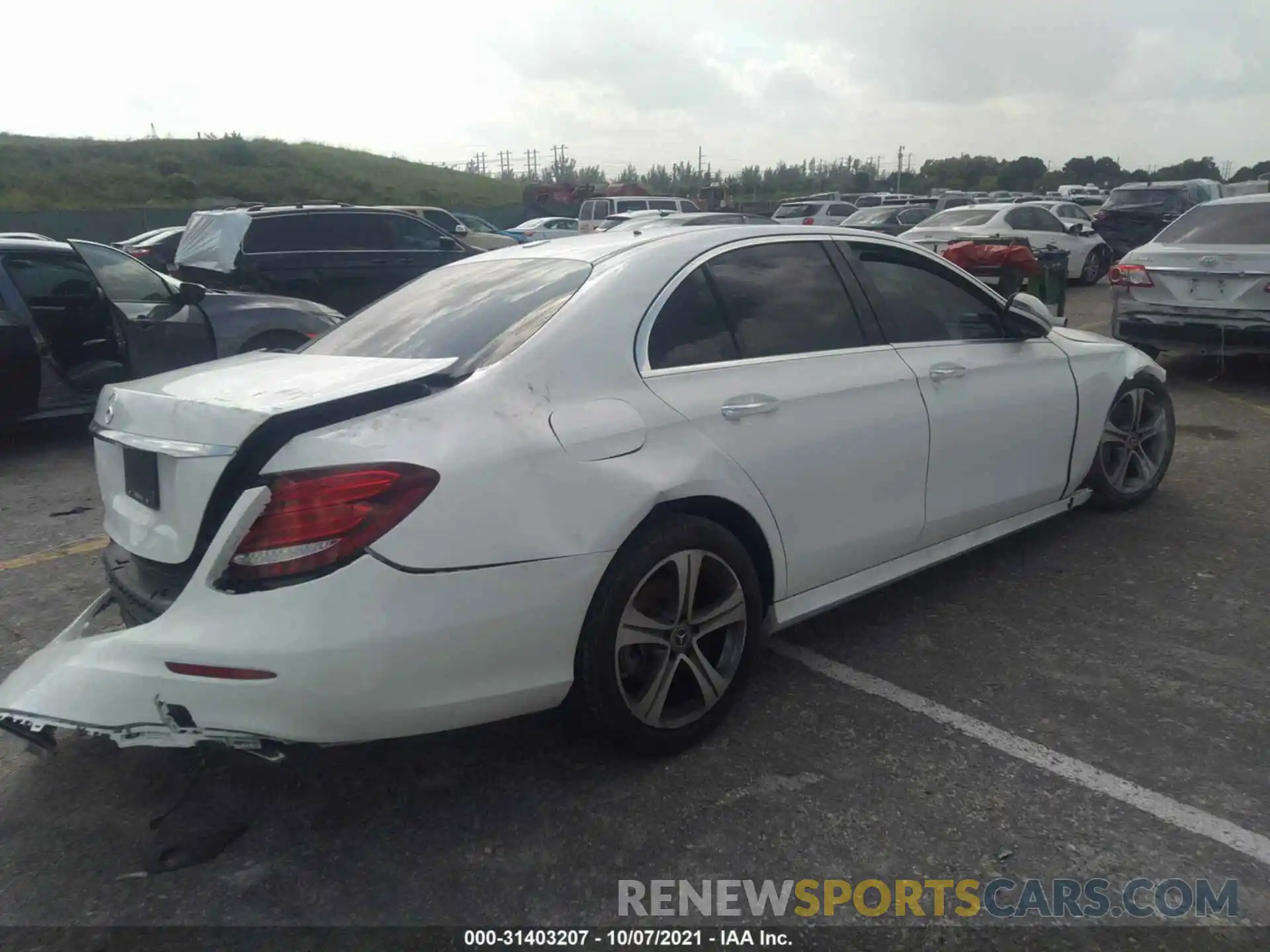 4 Photograph of a damaged car WDDZF8DBXLA737257 MERCEDES-BENZ E-CLASS 2020