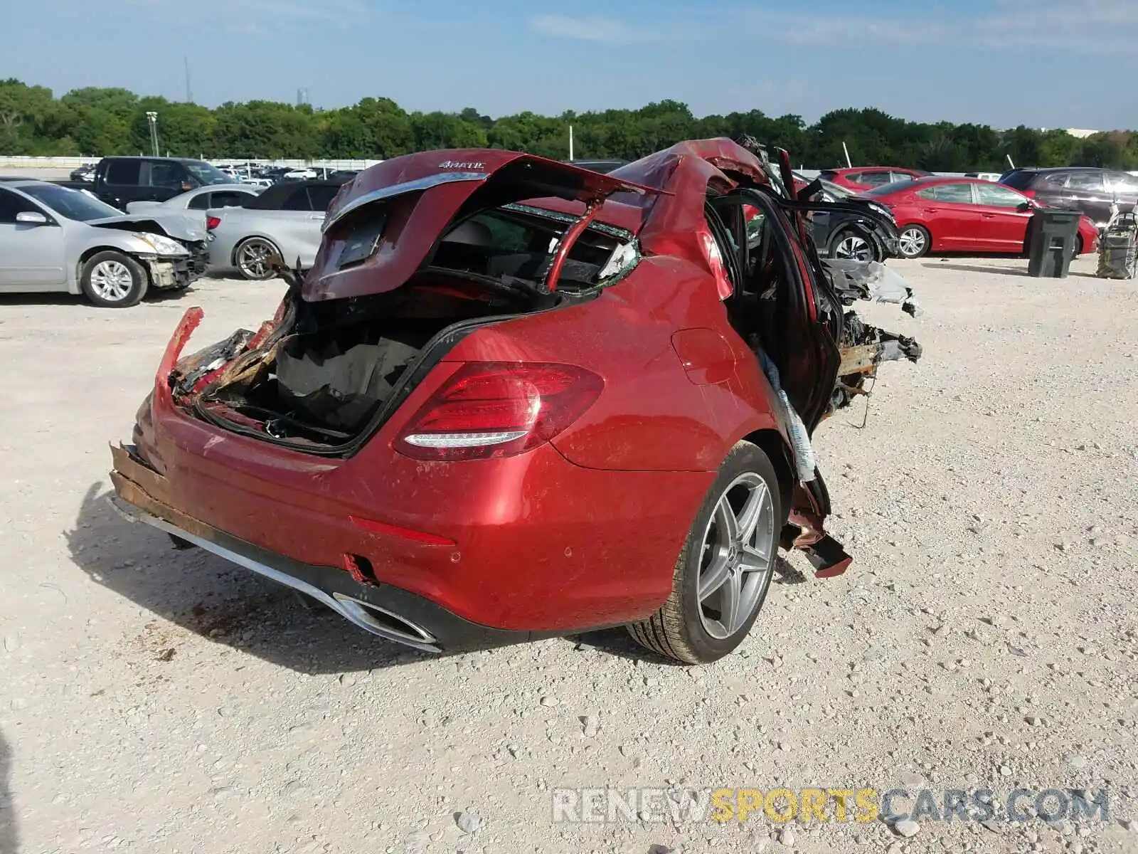 4 Photograph of a damaged car WDDZF8EB2LA703733 MERCEDES-BENZ E CLASS 2020