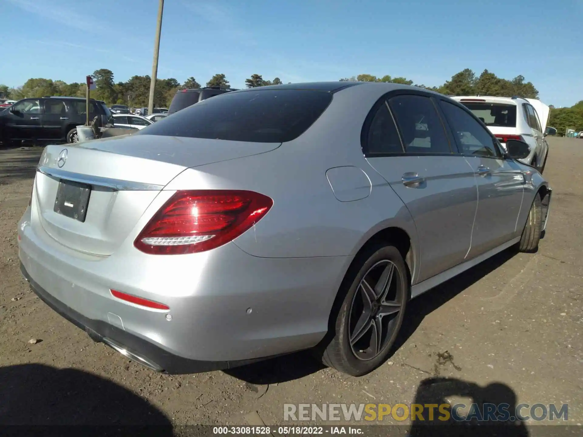 4 Photograph of a damaged car WDDZF8EB3LA738183 MERCEDES-BENZ E-CLASS 2020