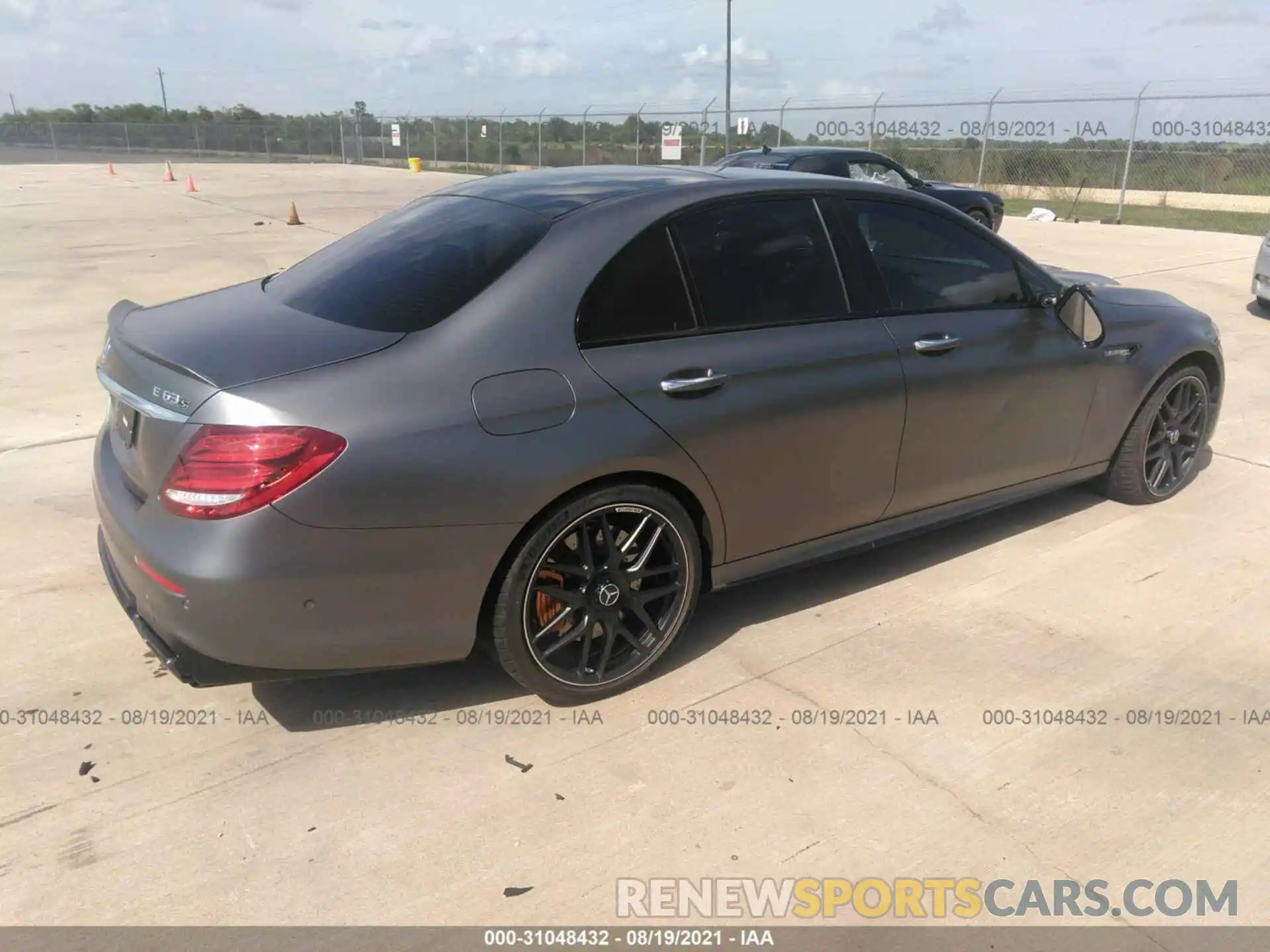 4 Photograph of a damaged car WDDZF8KBXLA735124 MERCEDES-BENZ E-CLASS 2020