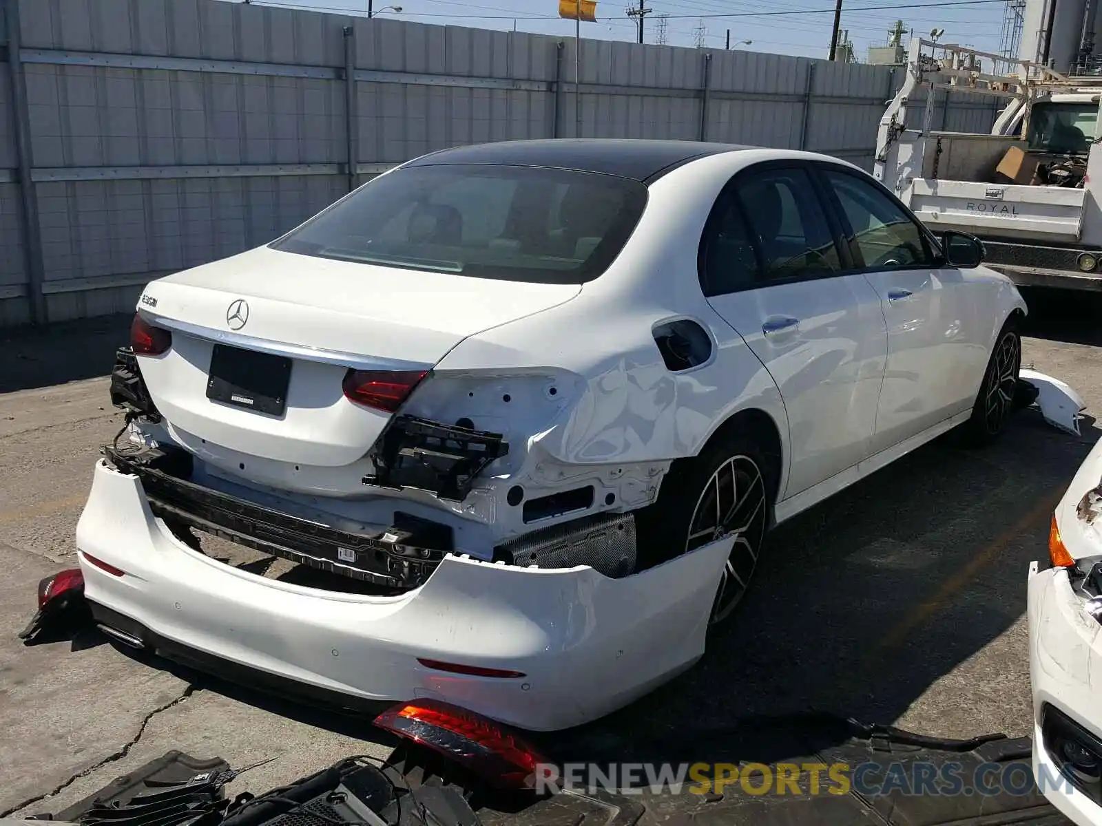 4 Photograph of a damaged car W1KZF8DB0MA906171 MERCEDES-BENZ E CLASS 2021