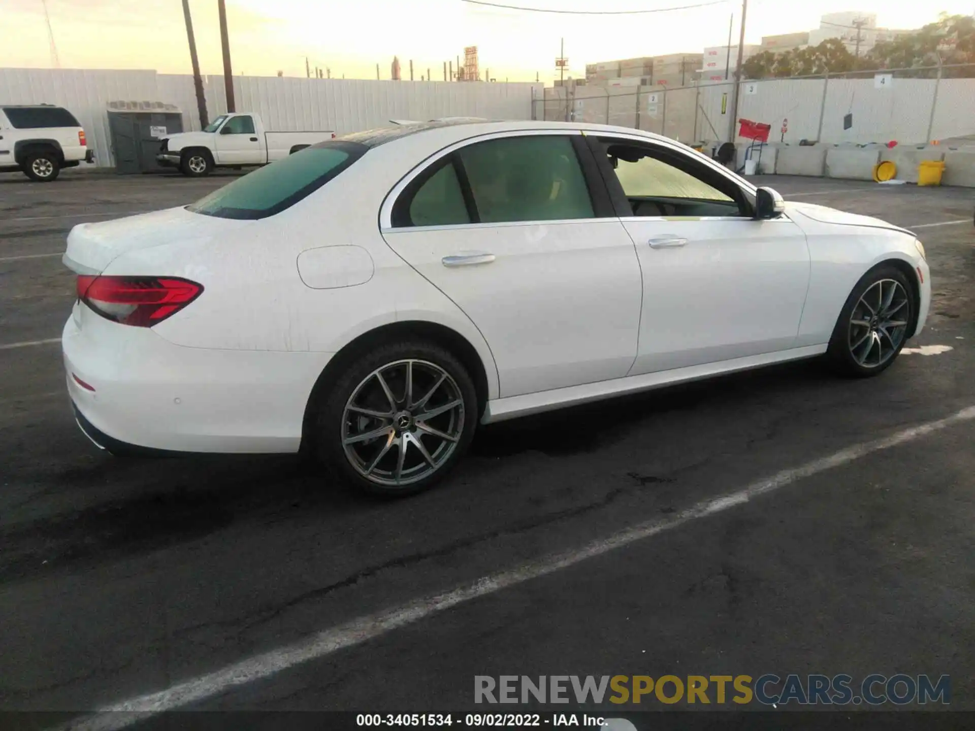 4 Photograph of a damaged car W1KZF8DB4MA911874 MERCEDES-BENZ E-CLASS 2021