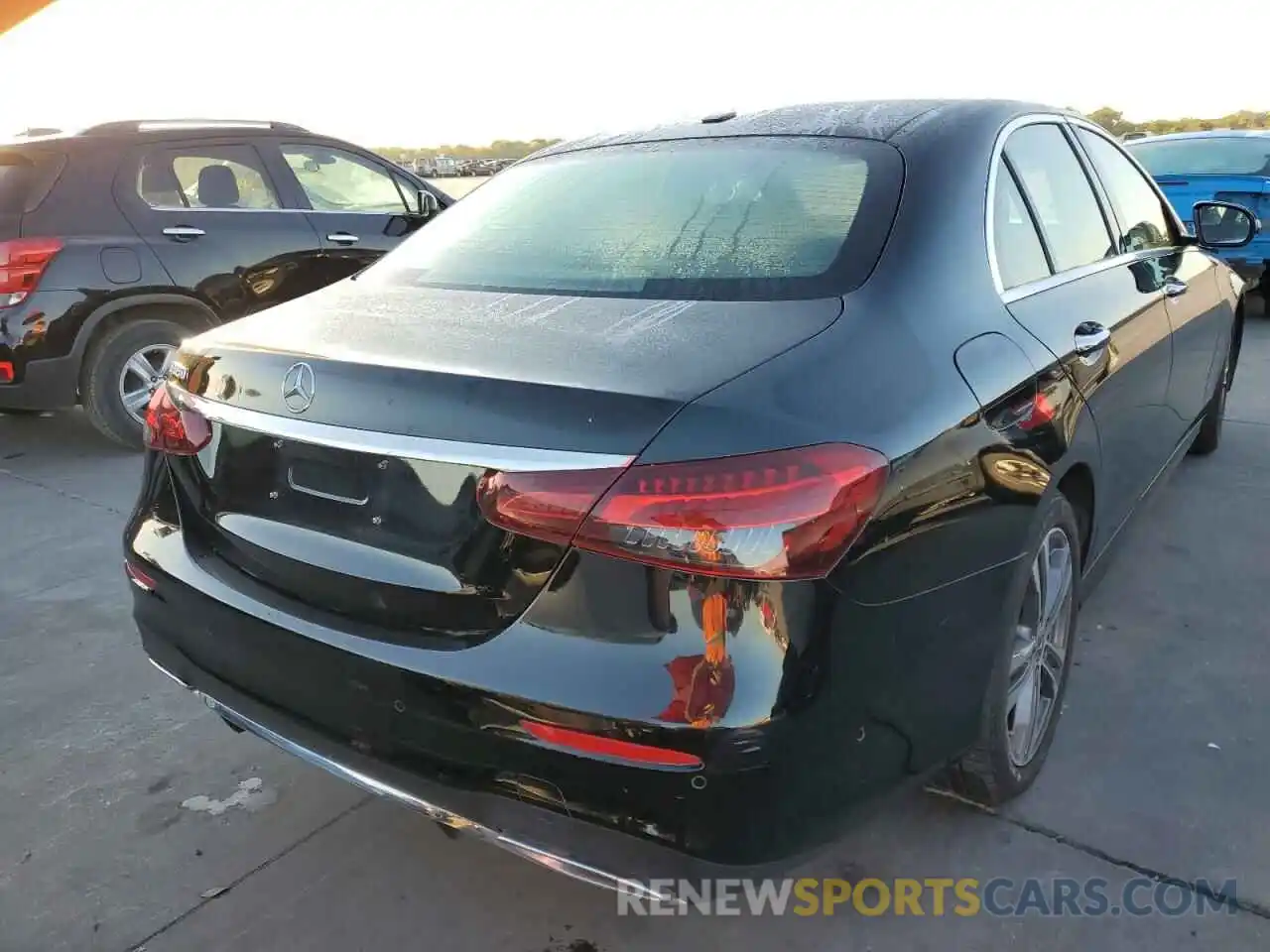 4 Photograph of a damaged car W1KZF8DB5MA962977 MERCEDES-BENZ E-CLASS 2021