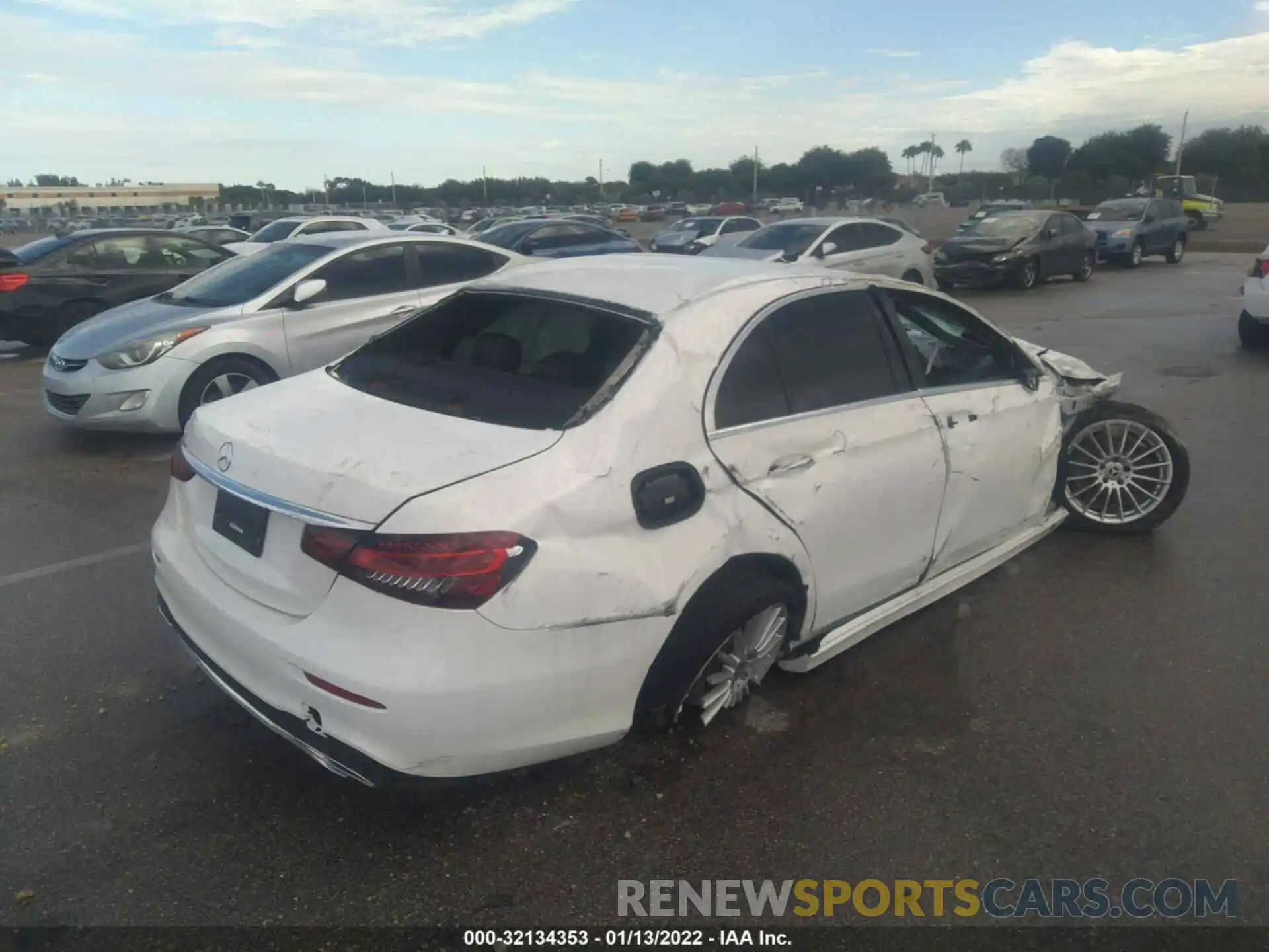 4 Photograph of a damaged car W1KZF8DB6MA892406 MERCEDES-BENZ E-CLASS 2021