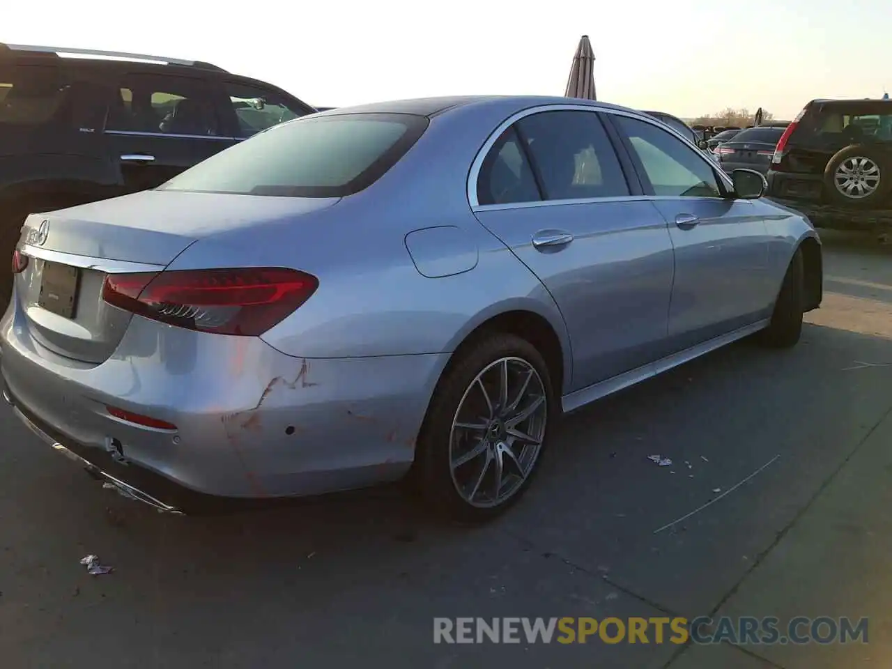 4 Photograph of a damaged car W1KZF8DB8MA925406 MERCEDES-BENZ E-CLASS 2021