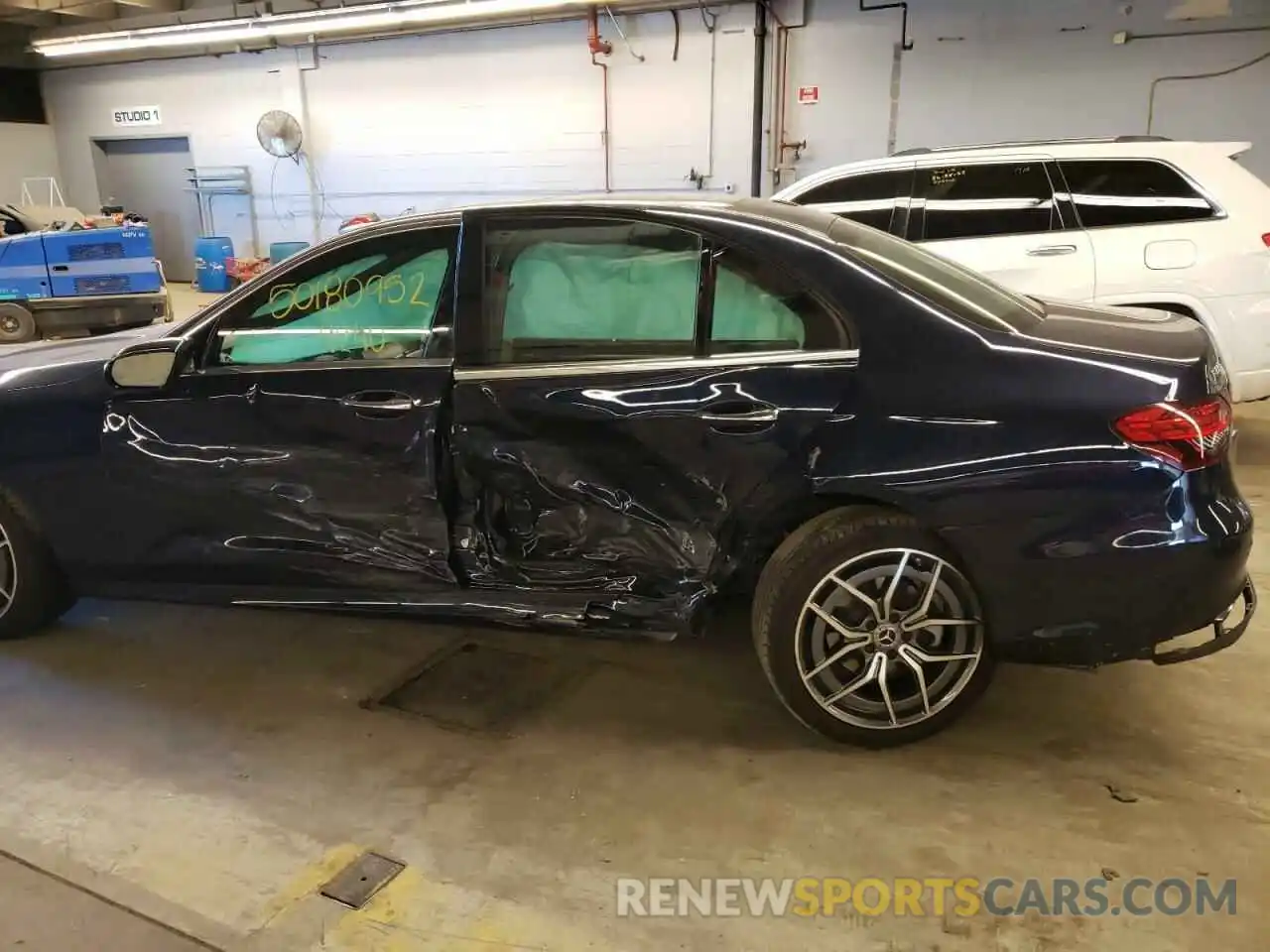 9 Photograph of a damaged car W1KZF8EB1MA921860 MERCEDES-BENZ E-CLASS 2021