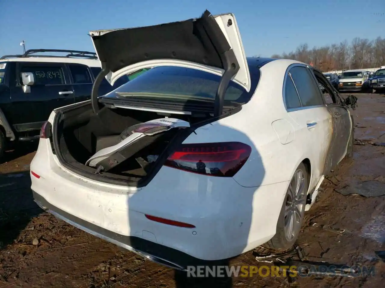 4 Photograph of a damaged car W1KZF8EB9MA949678 MERCEDES-BENZ E-CLASS 2021