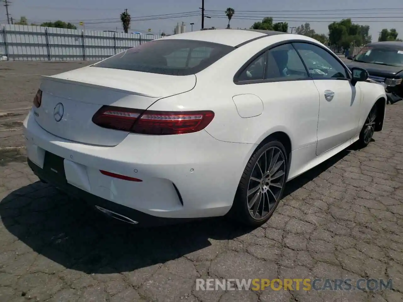 4 Photograph of a damaged car W1K1J5JB7NF177766 MERCEDES-BENZ E-CLASS 2022