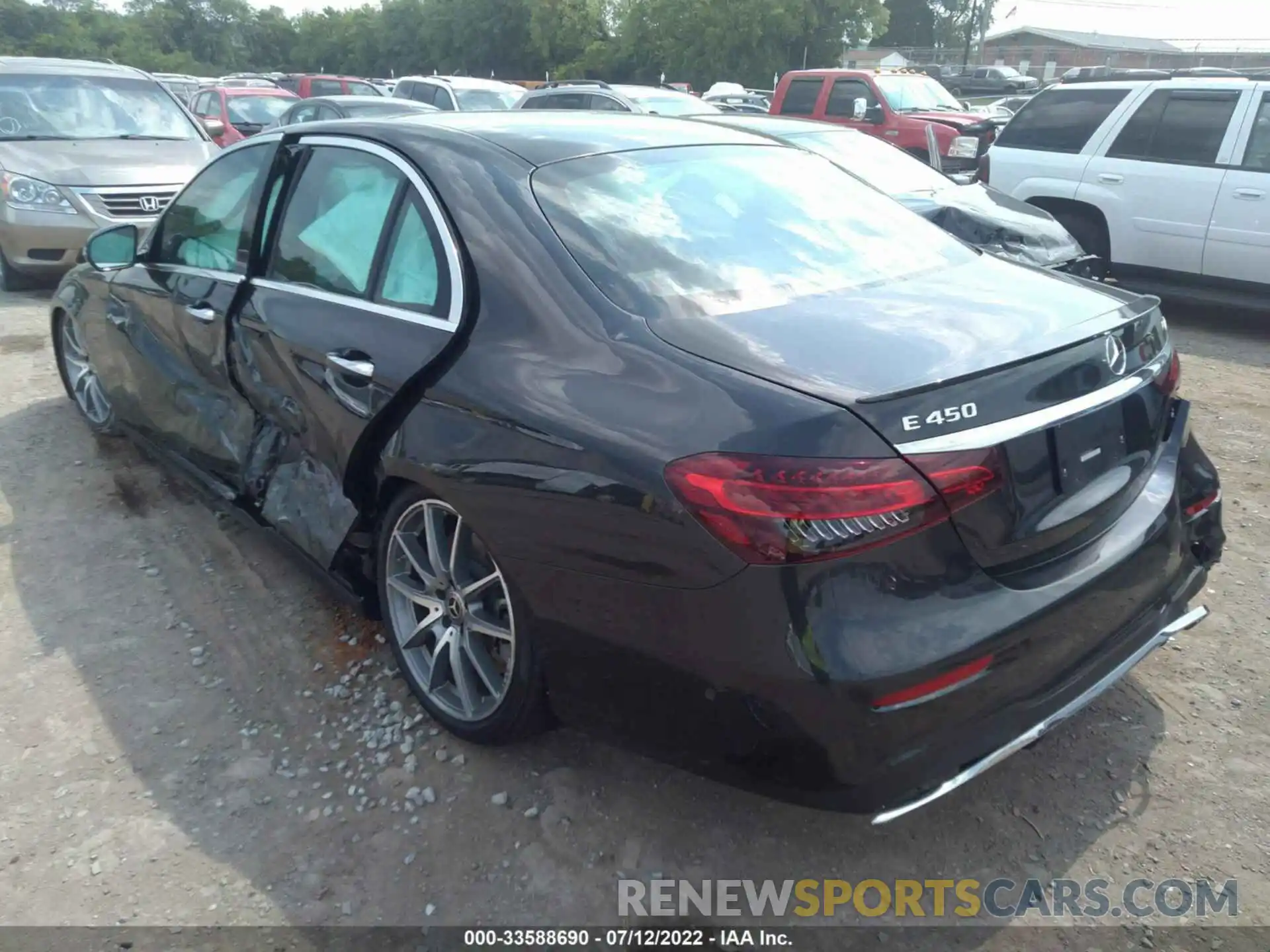 3 Photograph of a damaged car W1KZF5KB2NB034752 MERCEDES-BENZ E-CLASS 2022