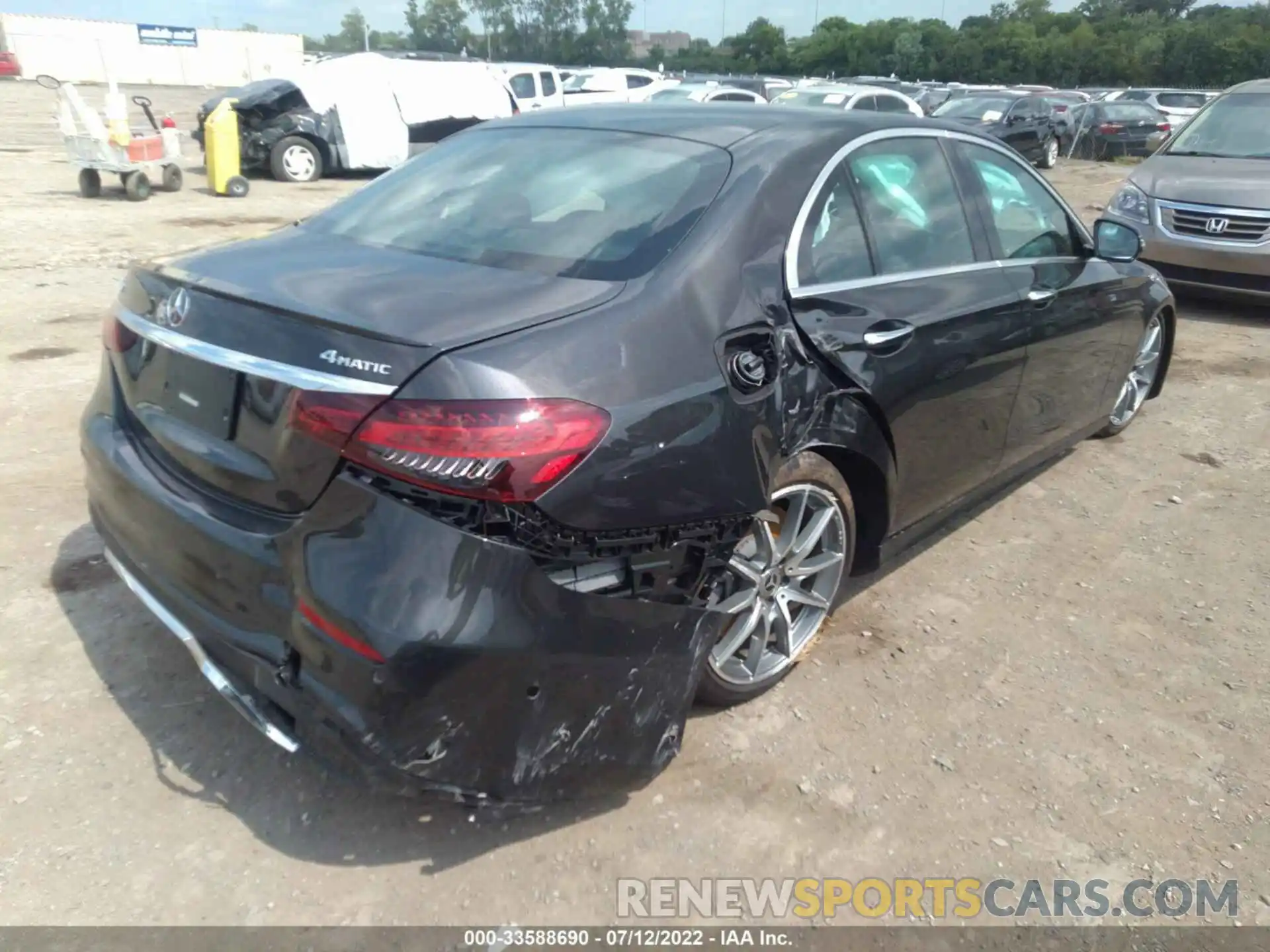 4 Photograph of a damaged car W1KZF5KB2NB034752 MERCEDES-BENZ E-CLASS 2022